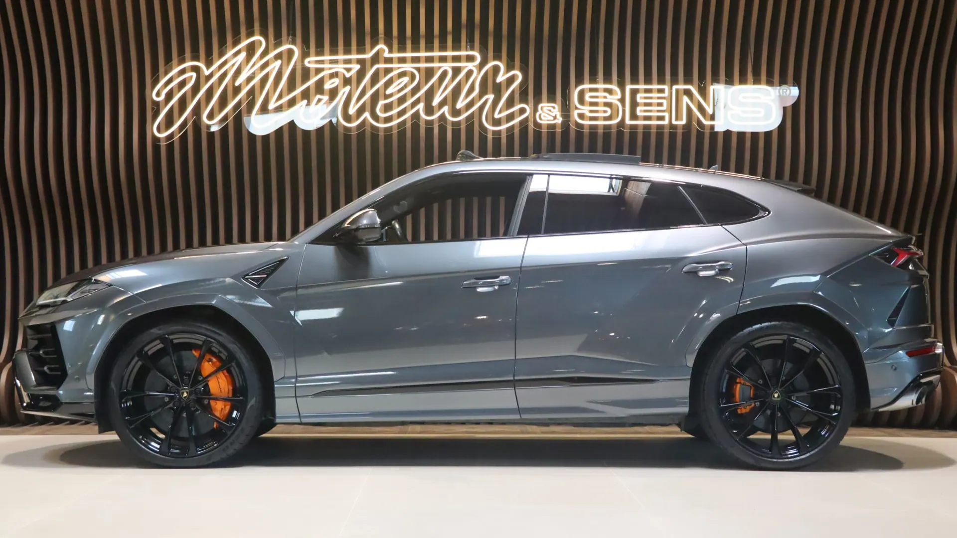 Lamborghini URUS — photo 5