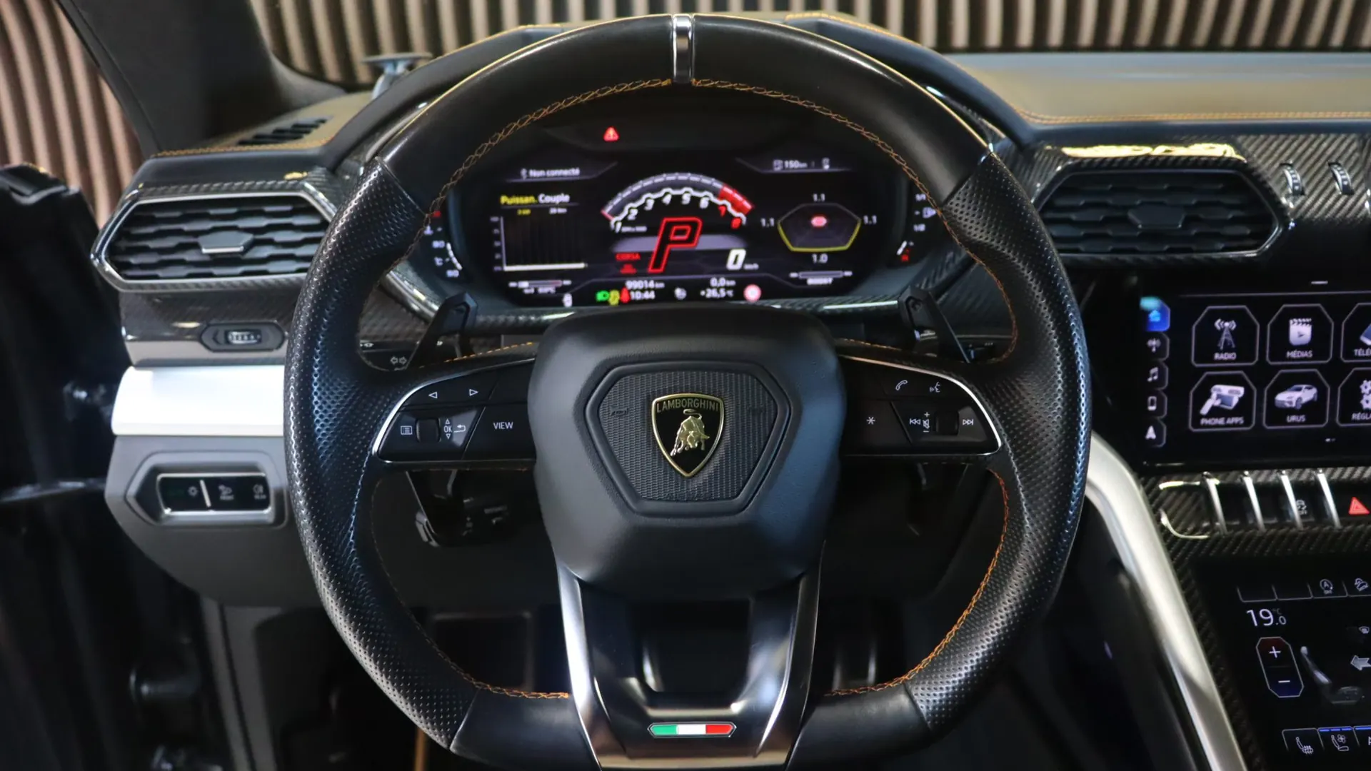 Lamborghini URUS — photo 9