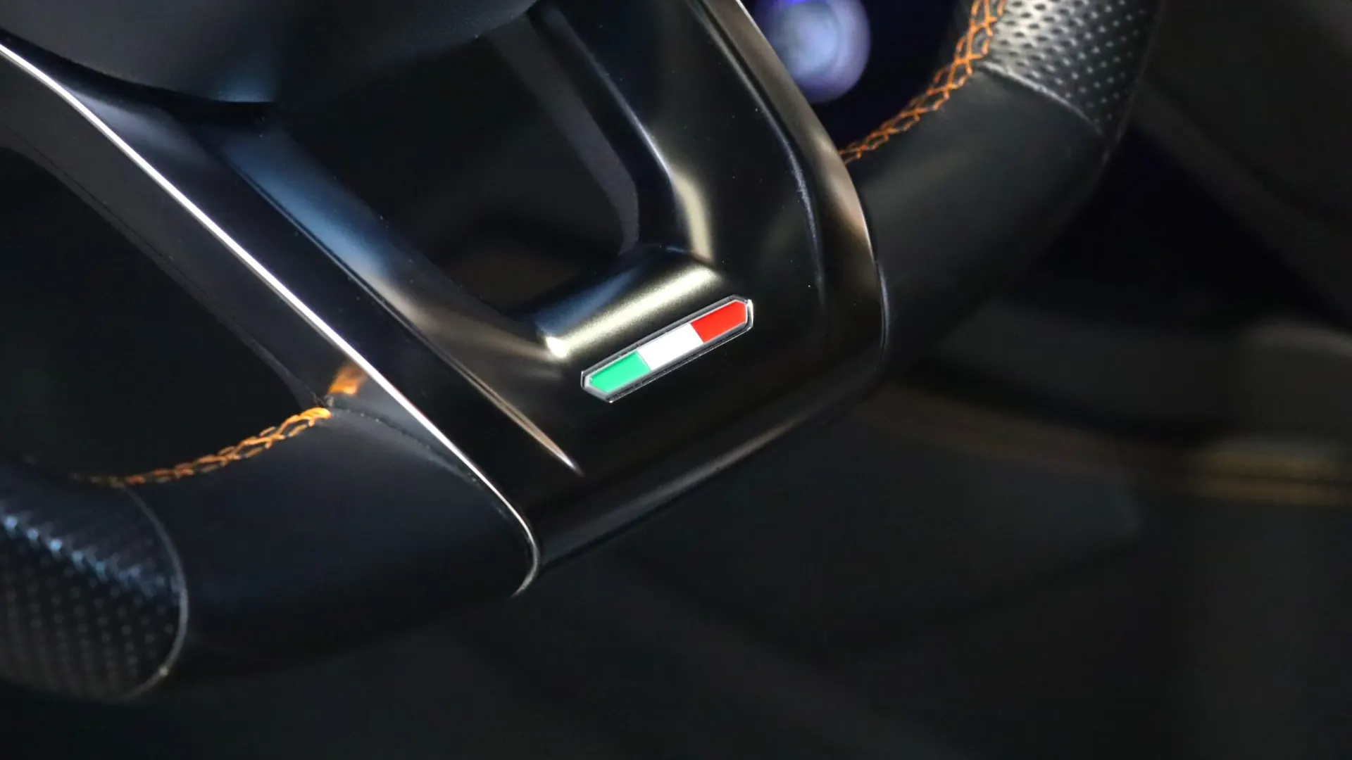 Lamborghini URUS — photo 24