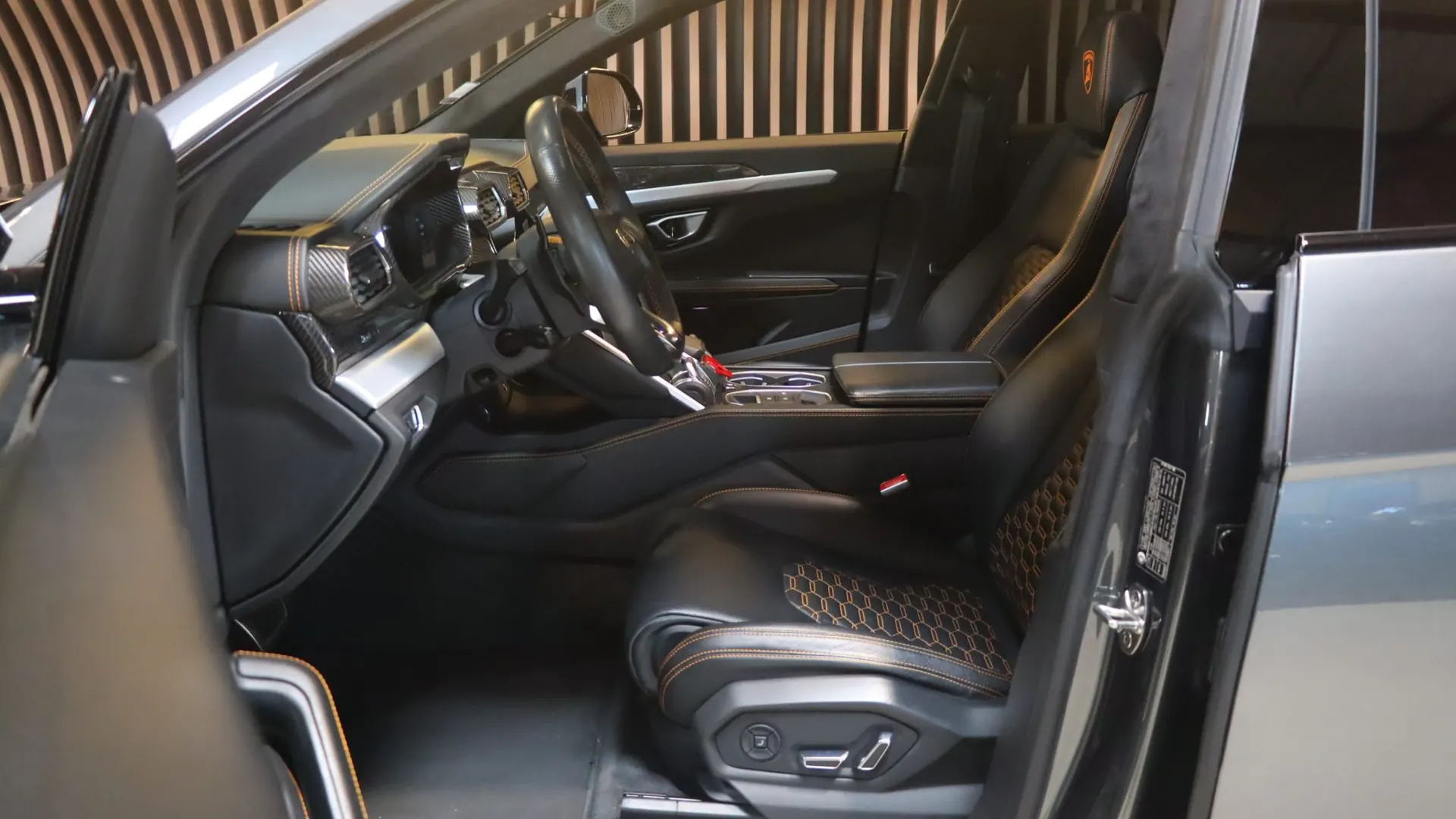 Lamborghini URUS — photo 7