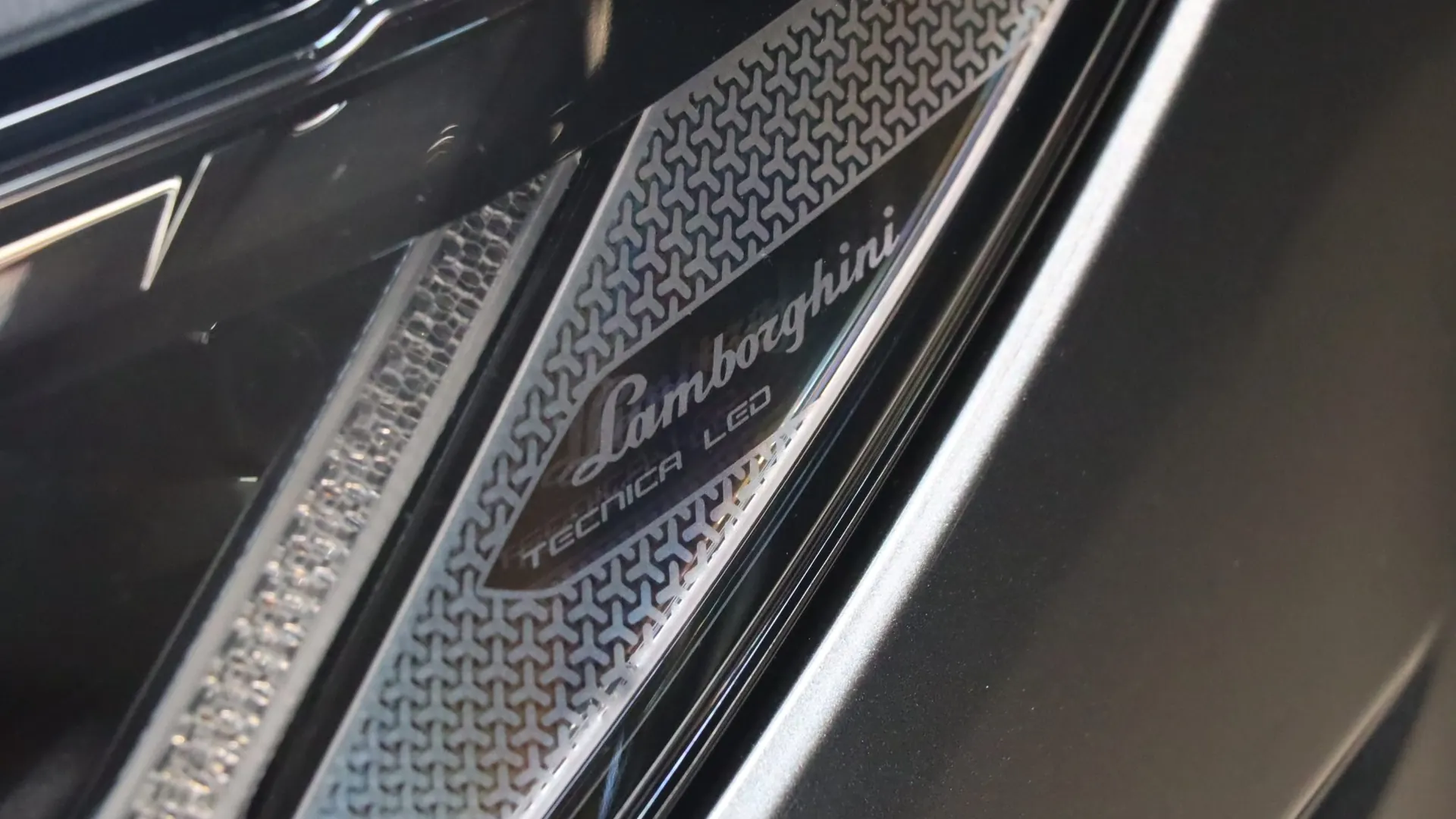 Lamborghini URUS — photo 46