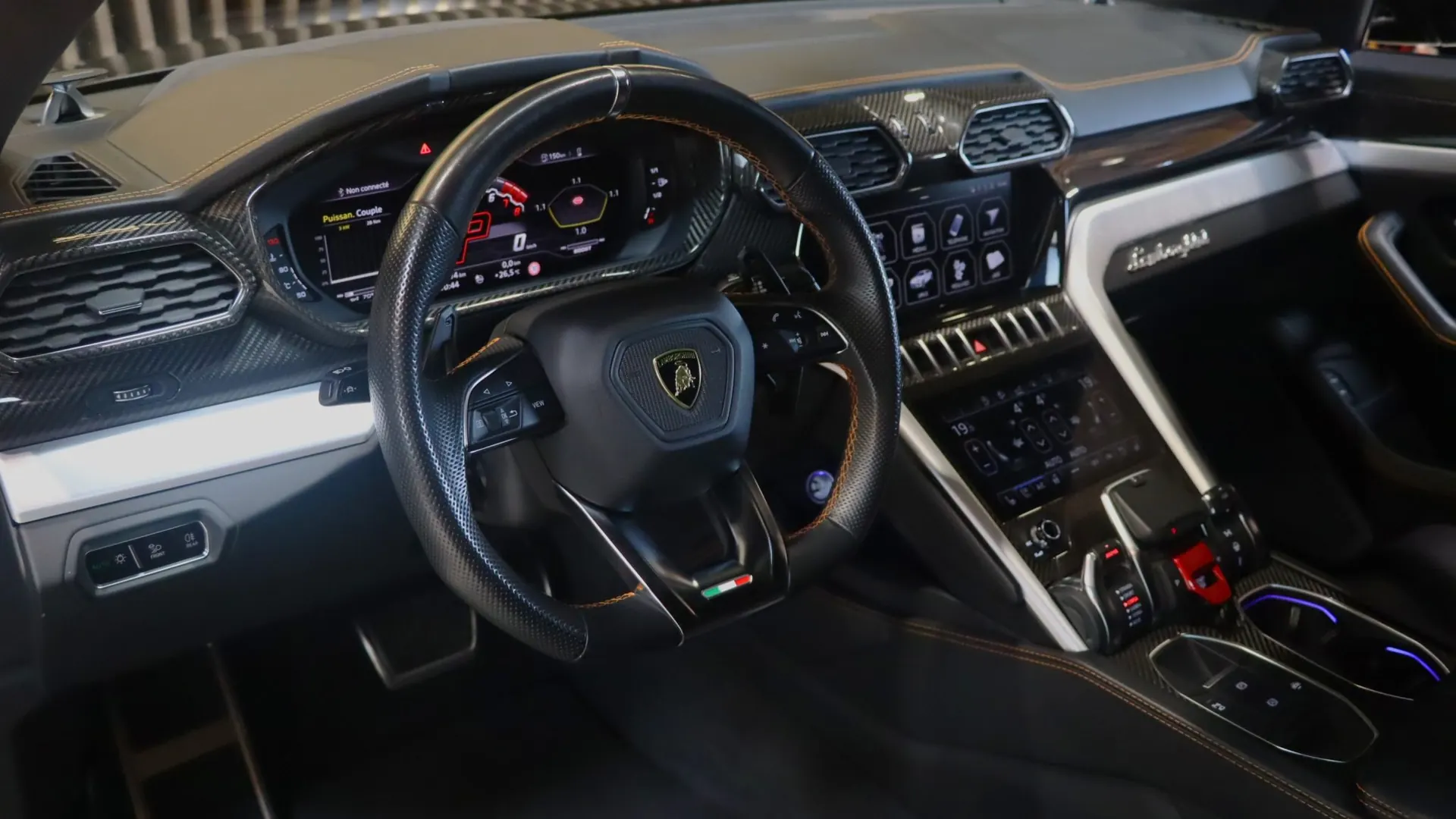 Lamborghini URUS — photo 16