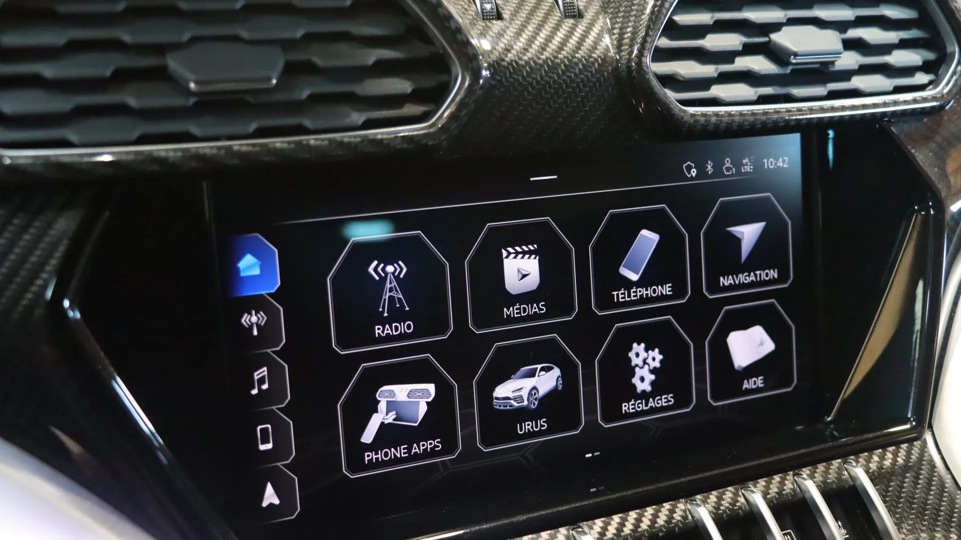 Lamborghini URUS — photo 29