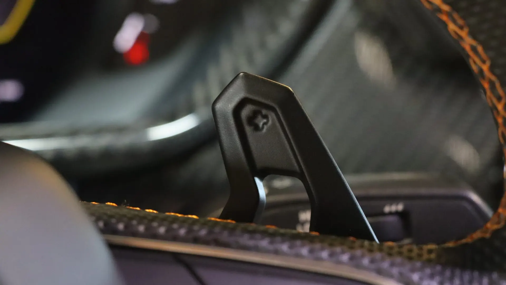 Lamborghini URUS — photo 23