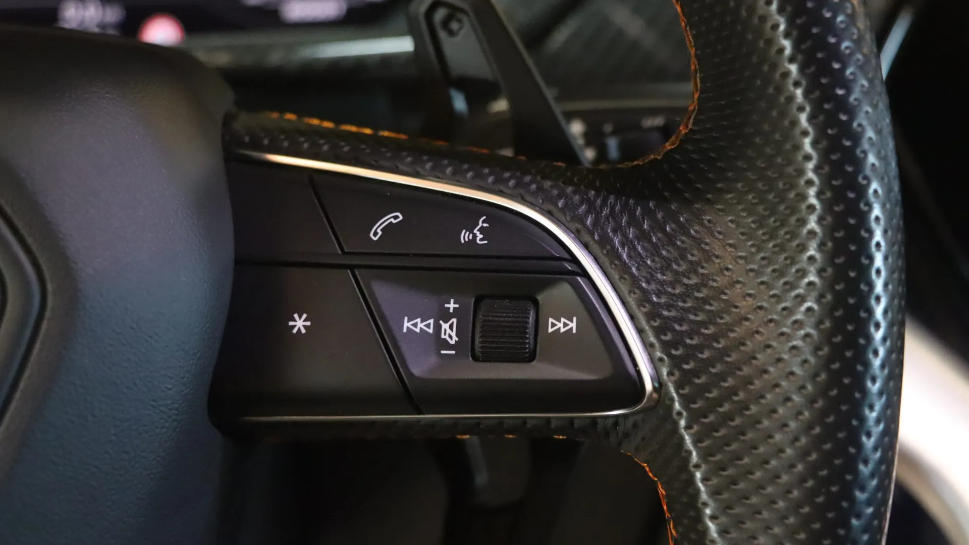 Lamborghini URUS — photo 22