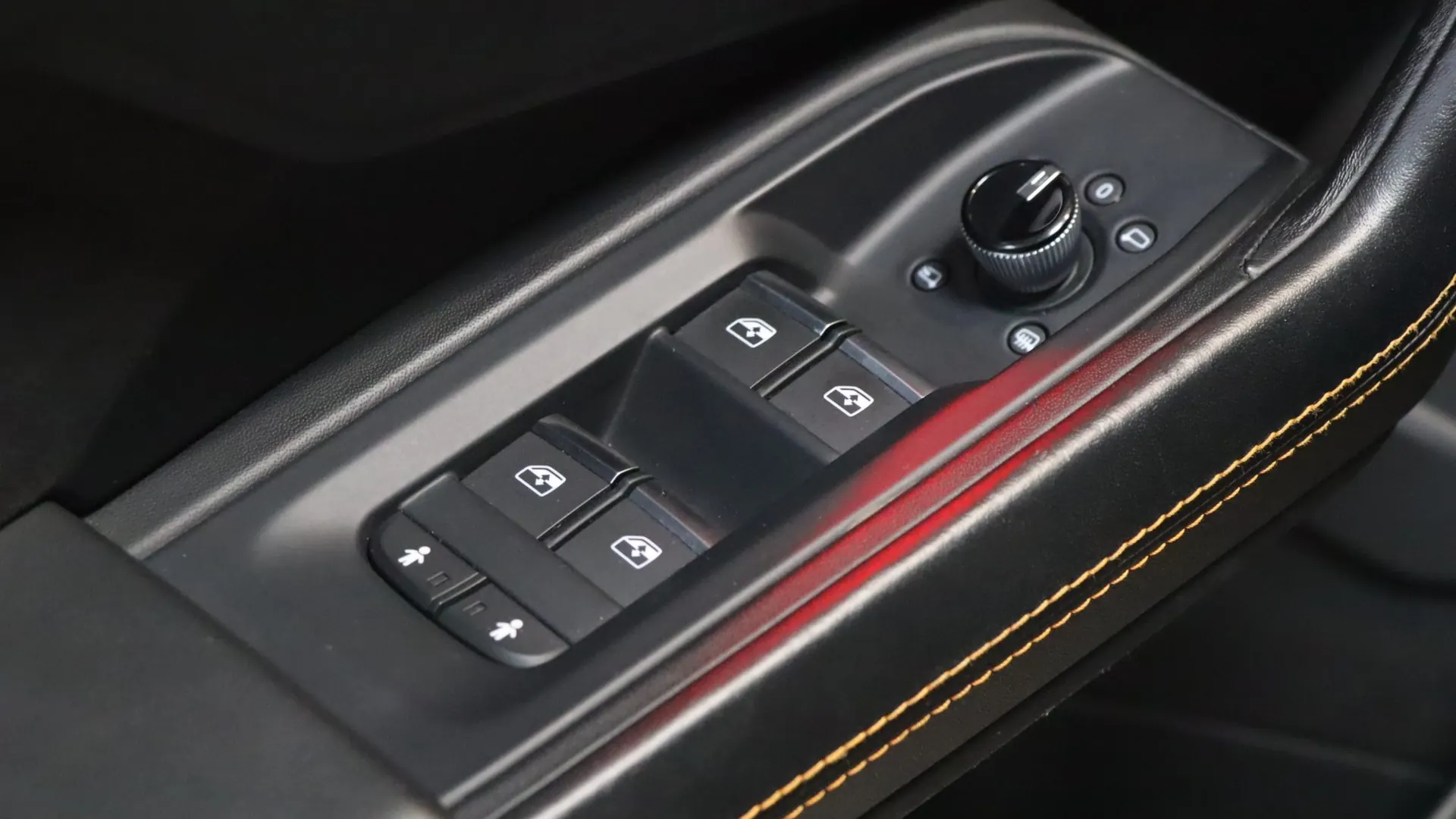 Lamborghini URUS — photo 12