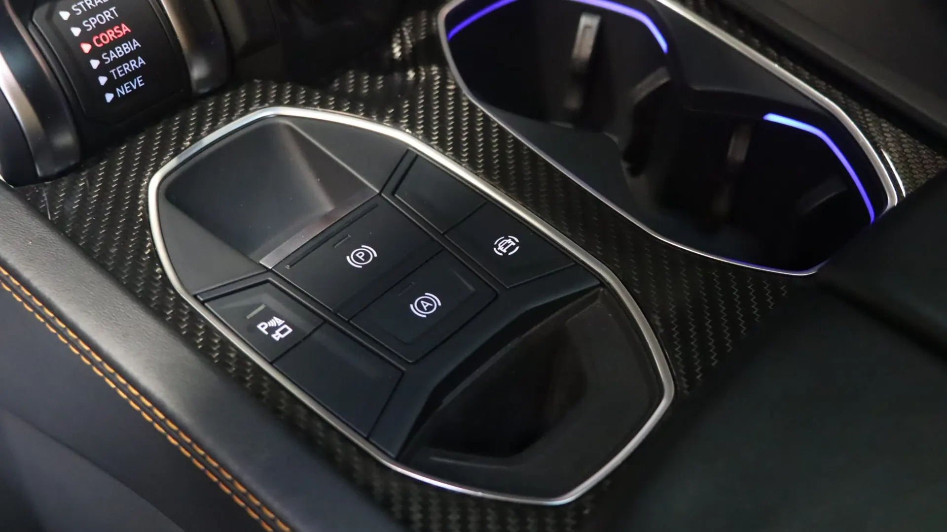 Lamborghini URUS — photo 33