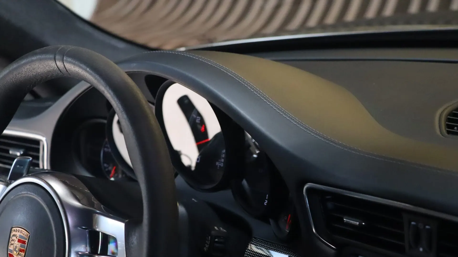 Porsche 911 — photo 25