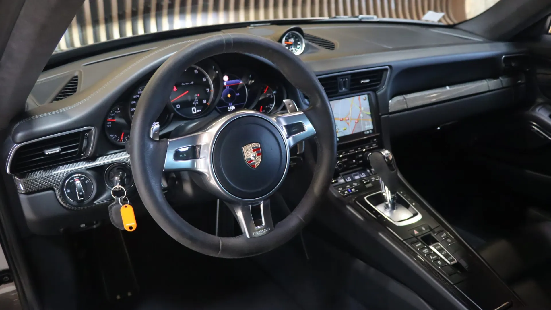 Porsche 911 — photo 17