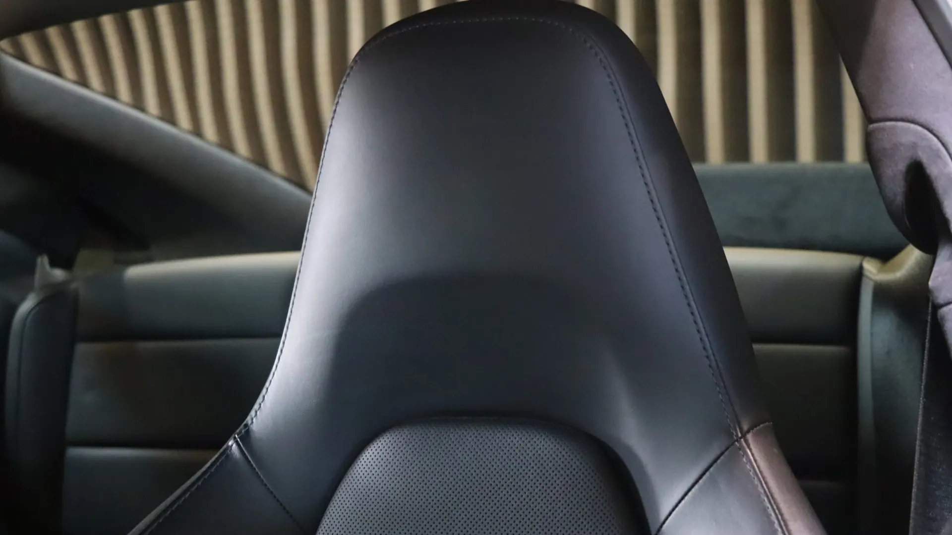 Porsche 911 — photo 36