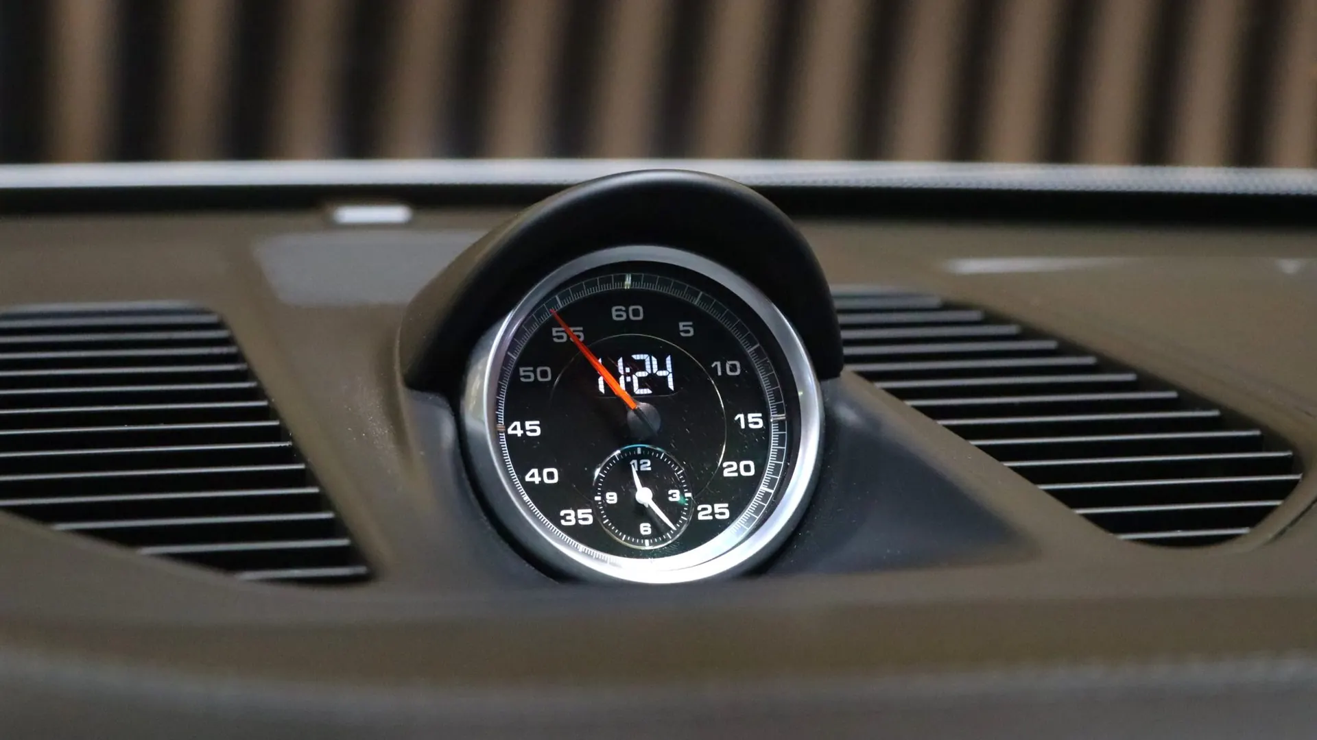 Porsche 911 — photo 26