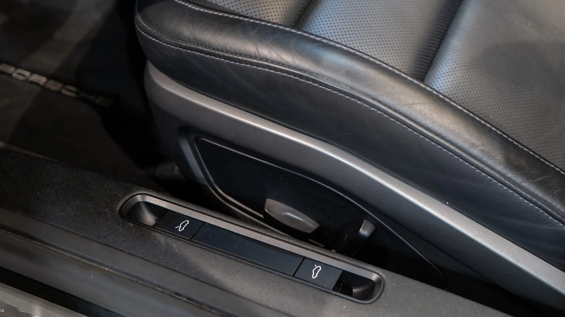 Porsche 911 — photo 13