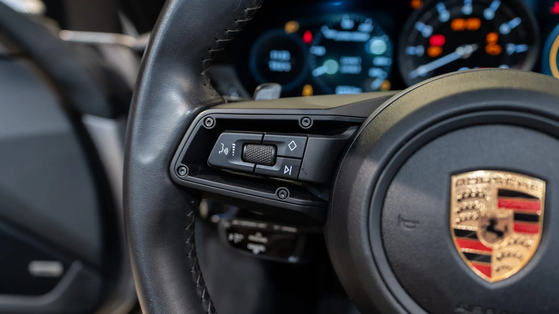 Porsche 911 — photo 18