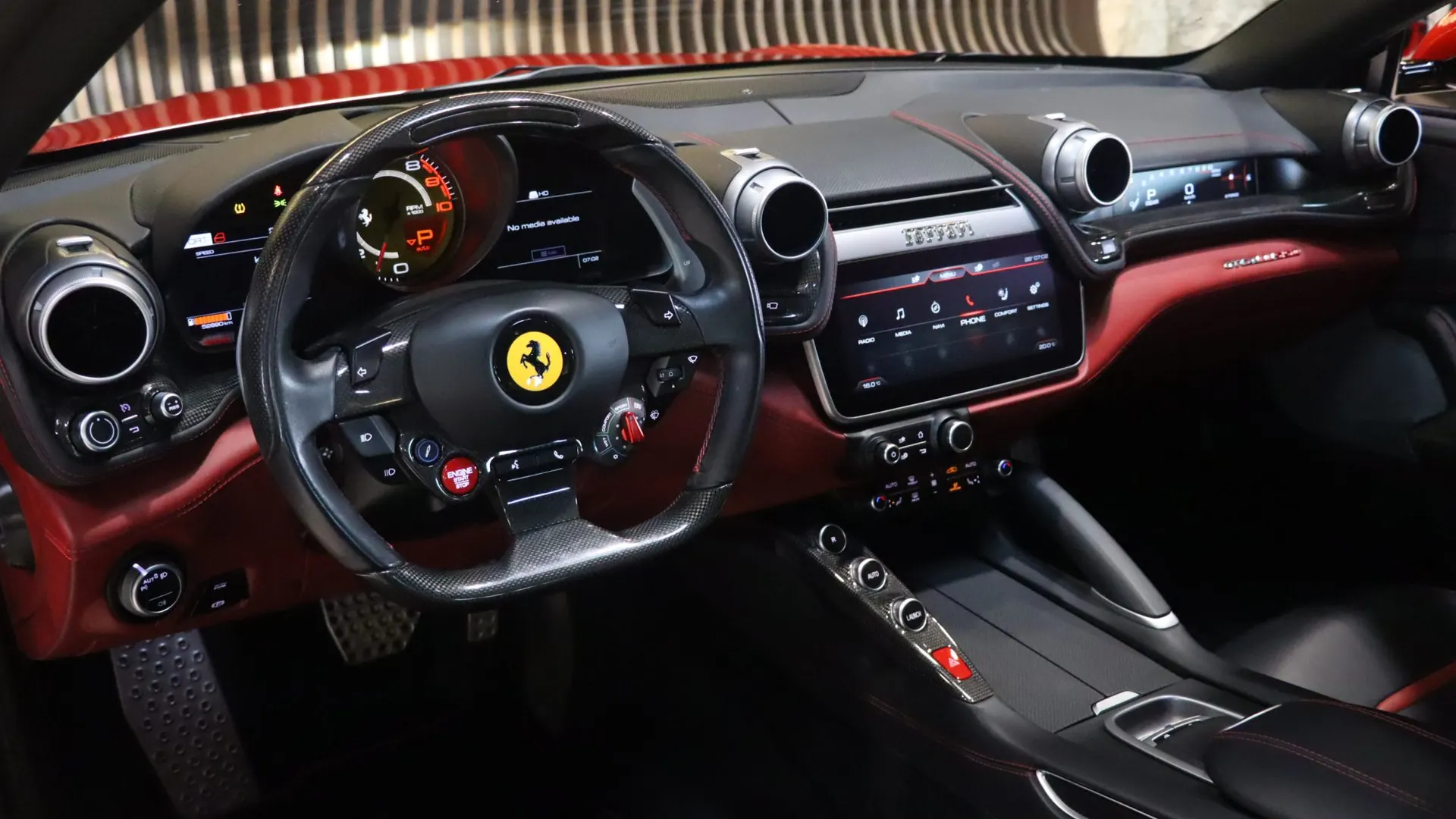 Ferrari GTC4 — photo 15