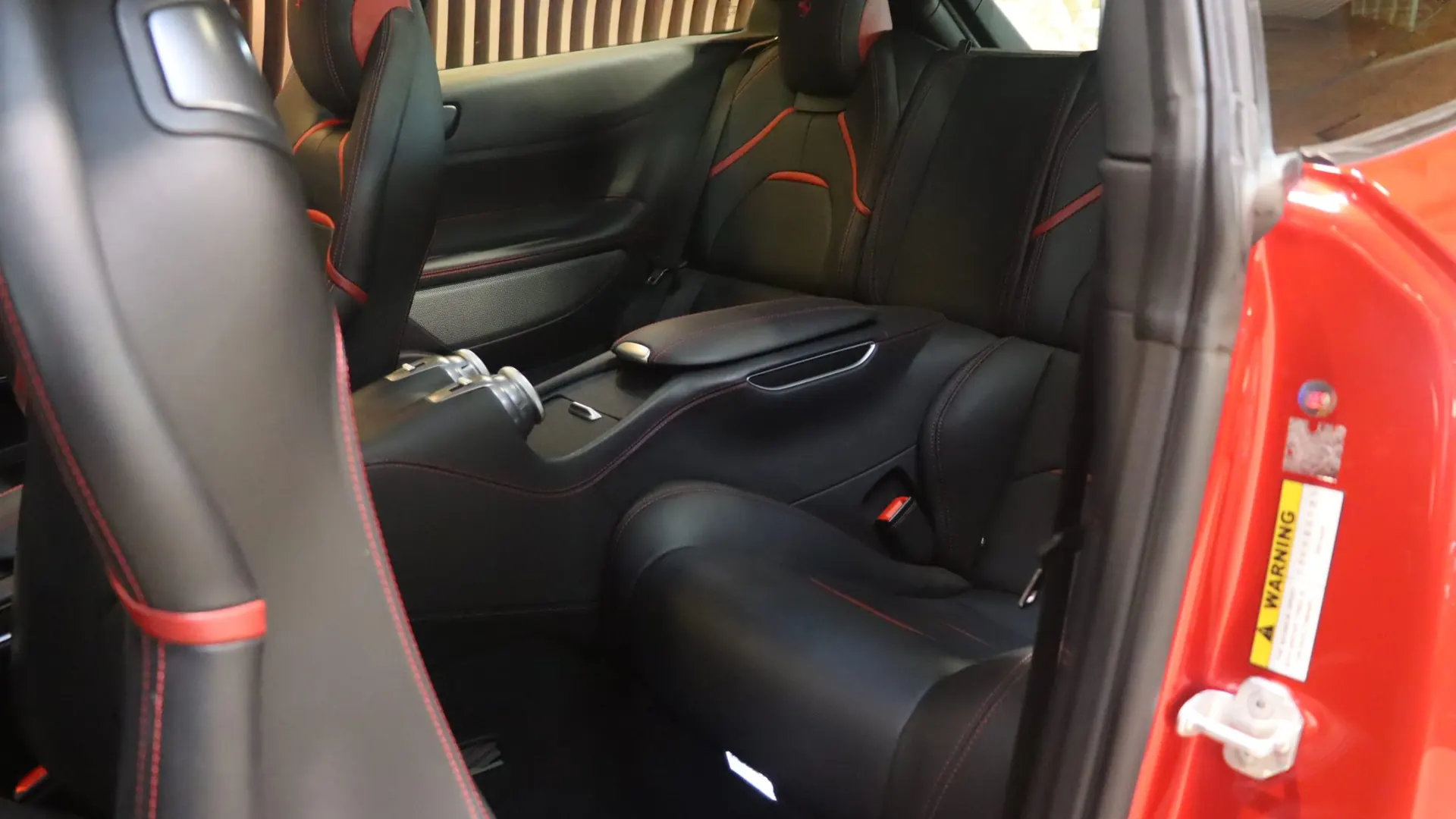 Ferrari GTC4 — photo 37