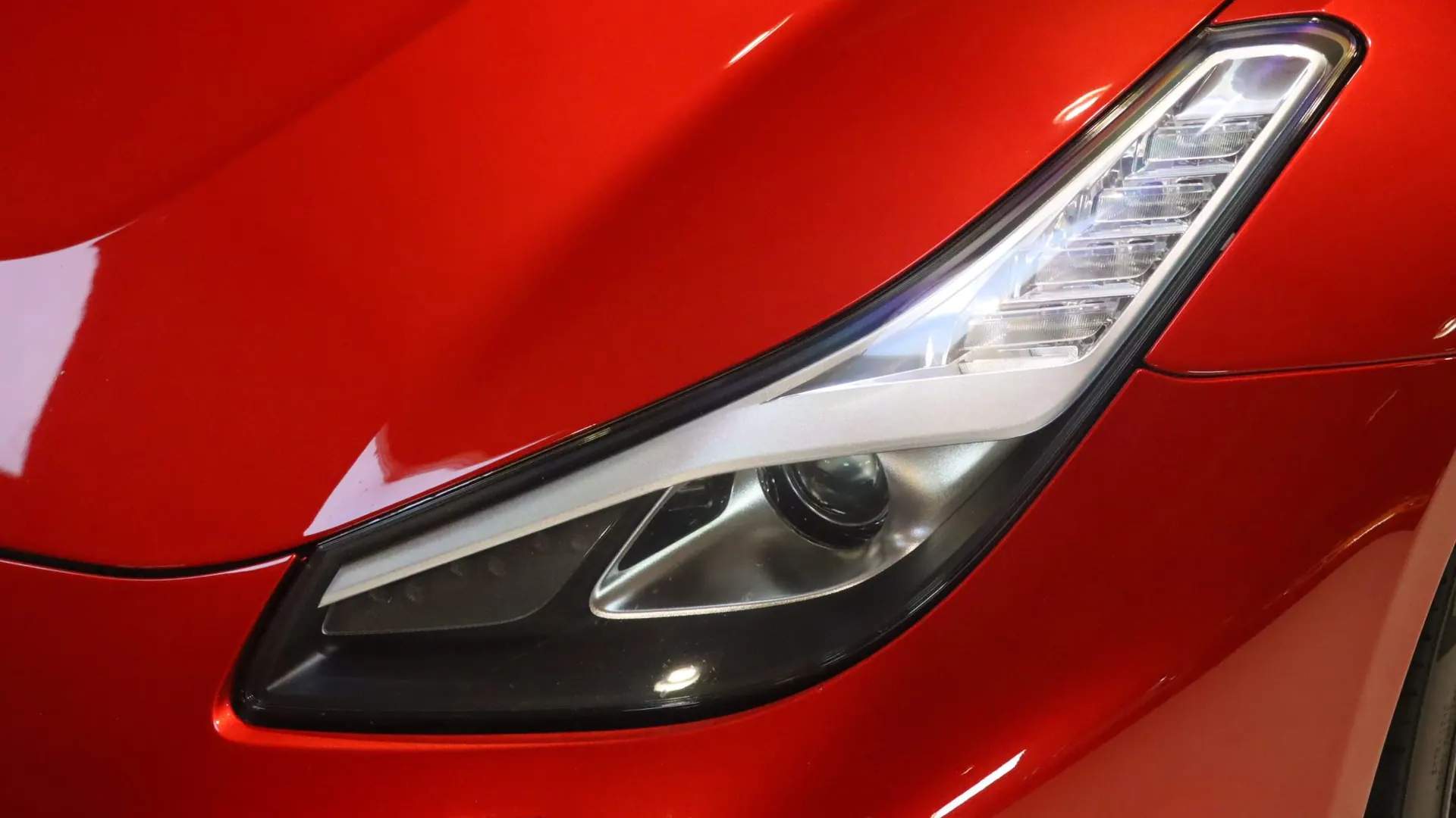 Ferrari GTC4 — photo 39