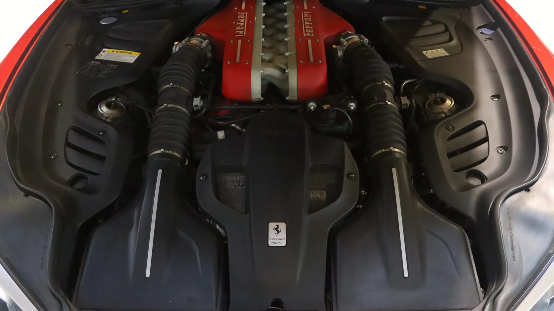 Ferrari GTC4 — photo 42