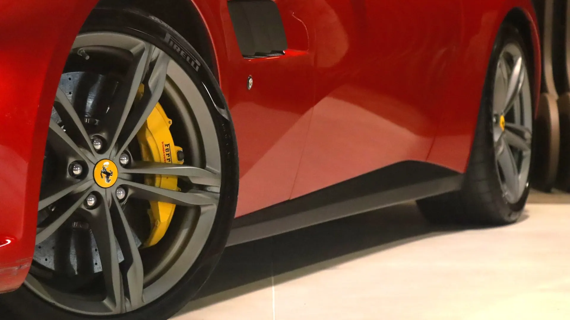 Ferrari GTC4 — photo 46