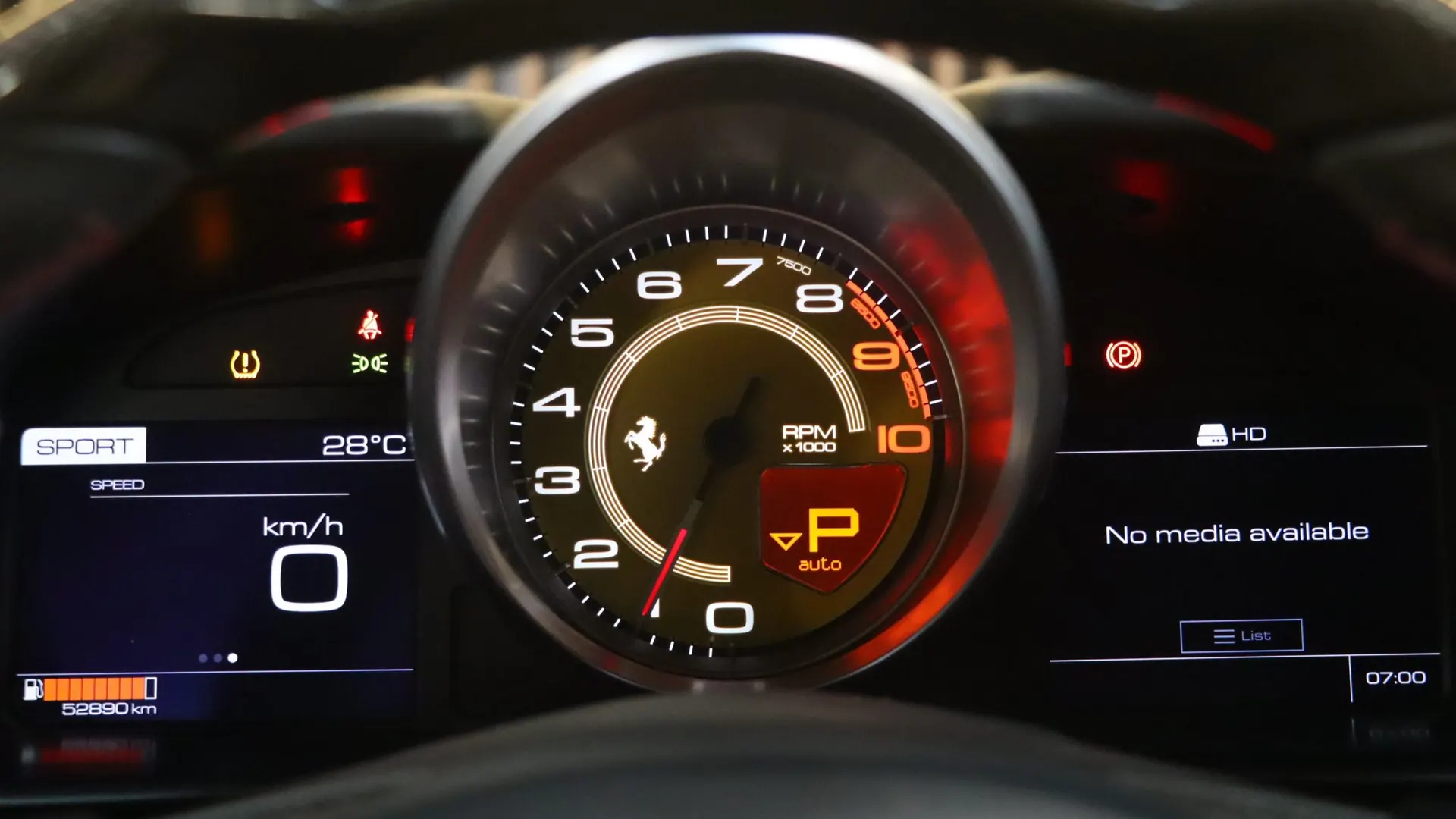 Ferrari GTC4 — photo 24