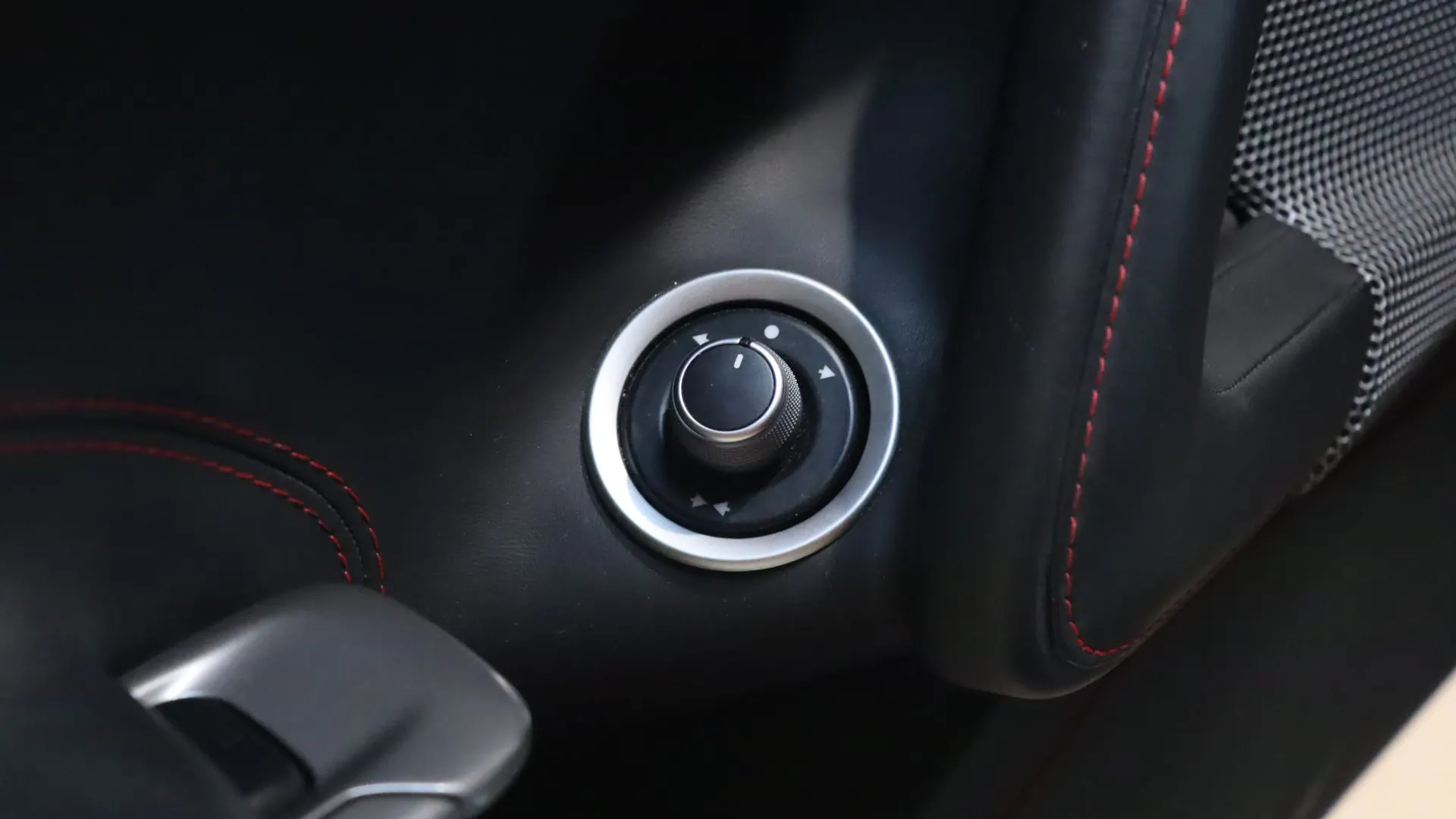 Ferrari GTC4 — photo 11