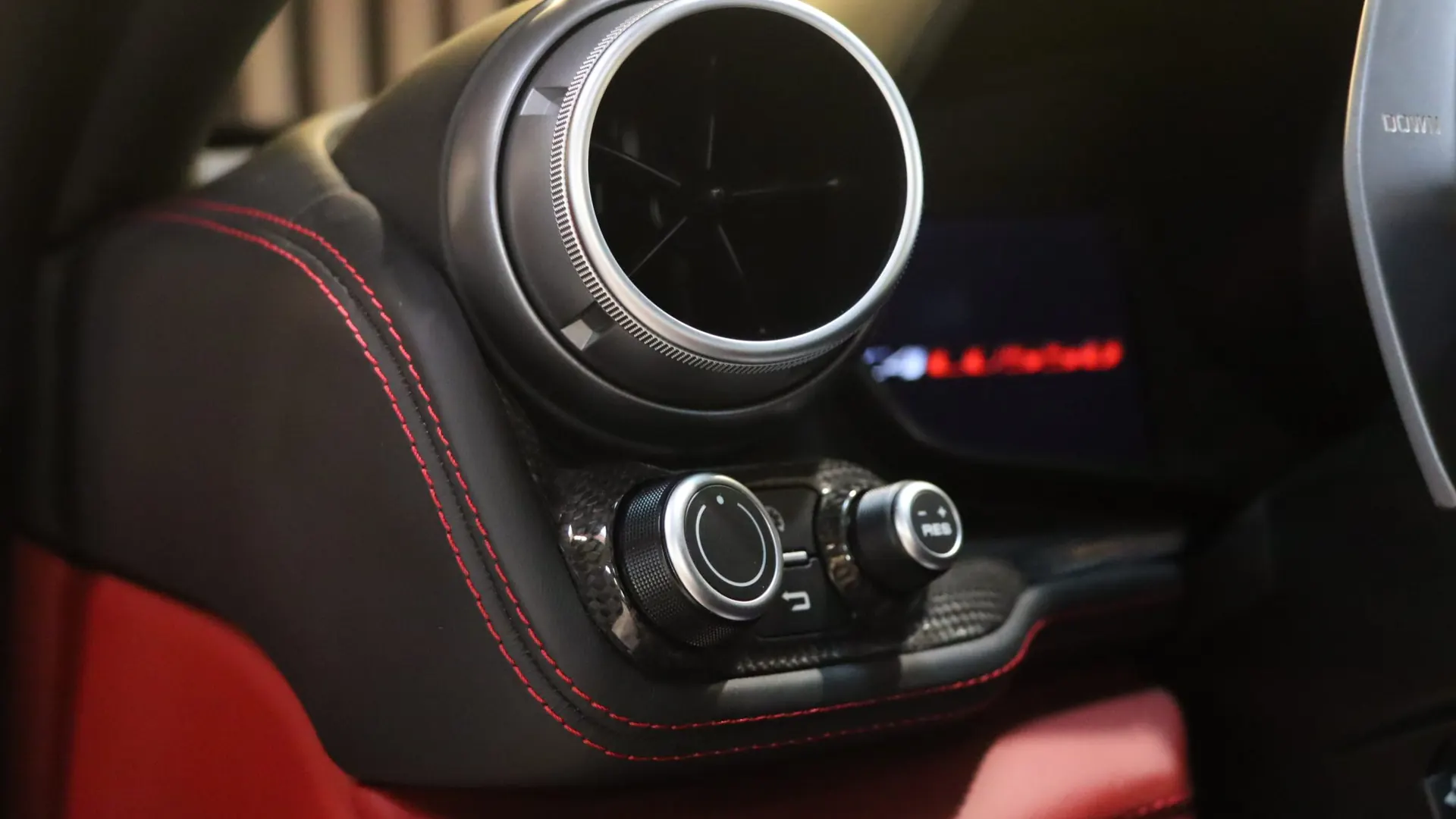 Ferrari GTC4 — photo 16