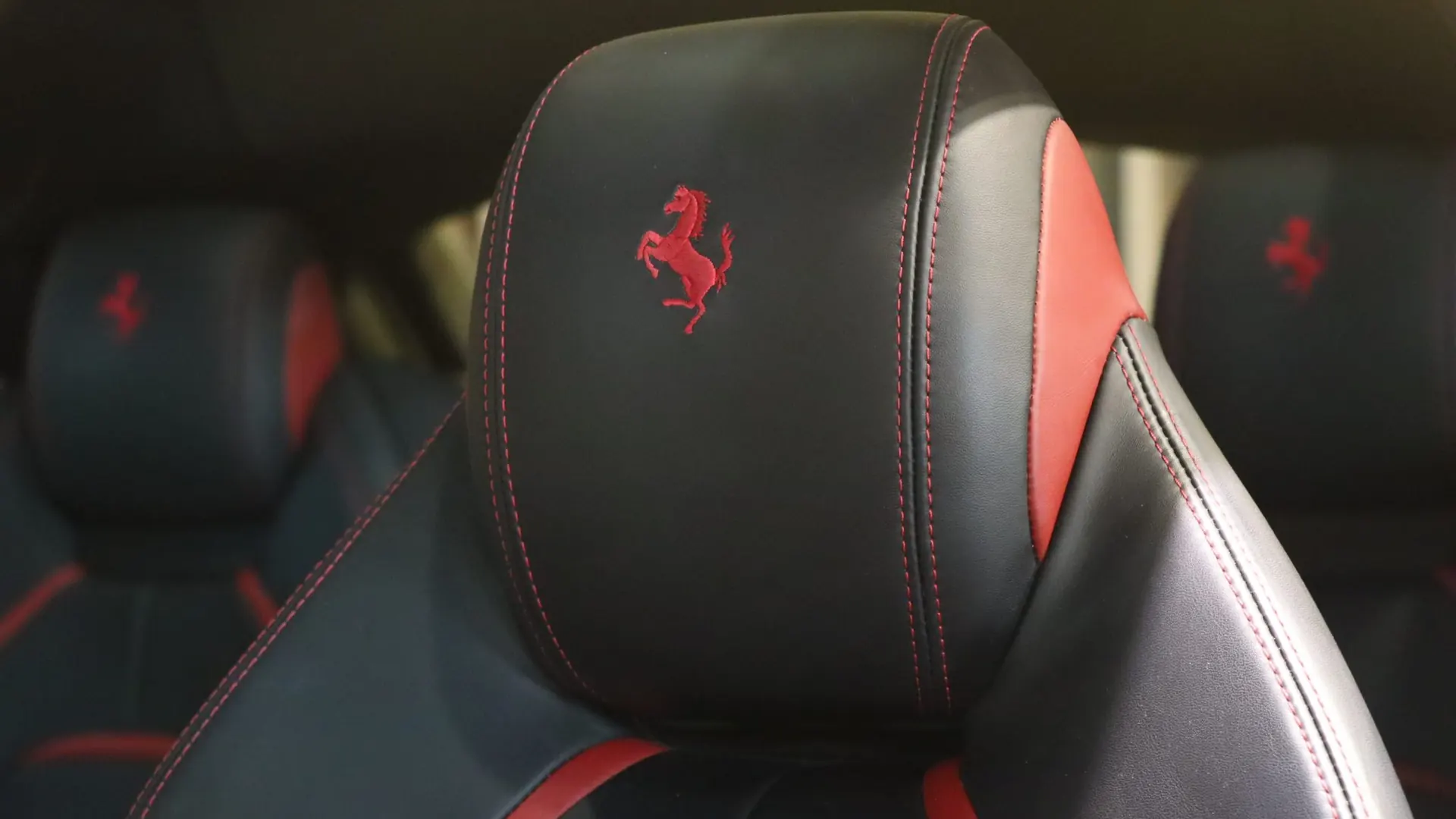 Ferrari GTC4 — photo 36
