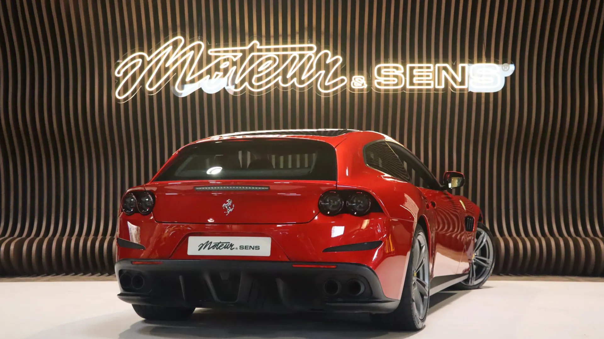 Ferrari GTC4 — photo 2