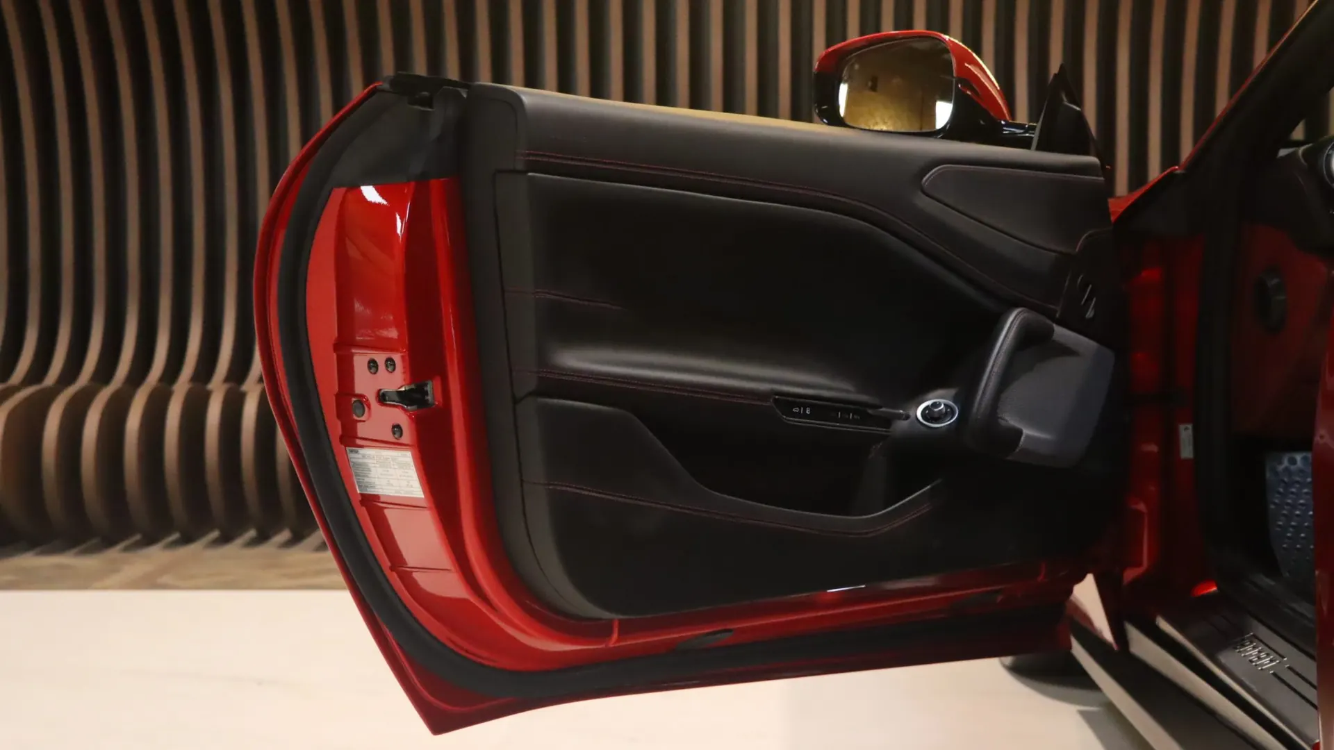 Ferrari GTC4 — photo 10