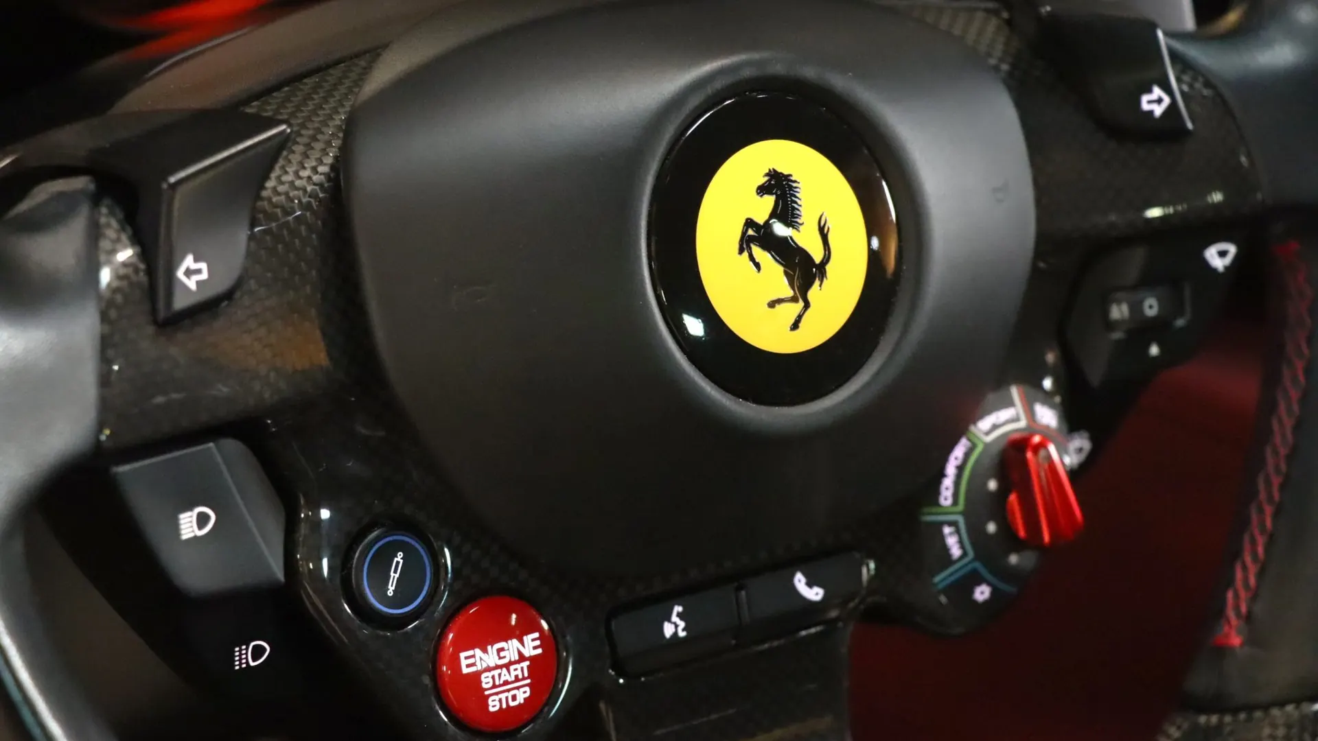 Ferrari GTC4 — photo 22