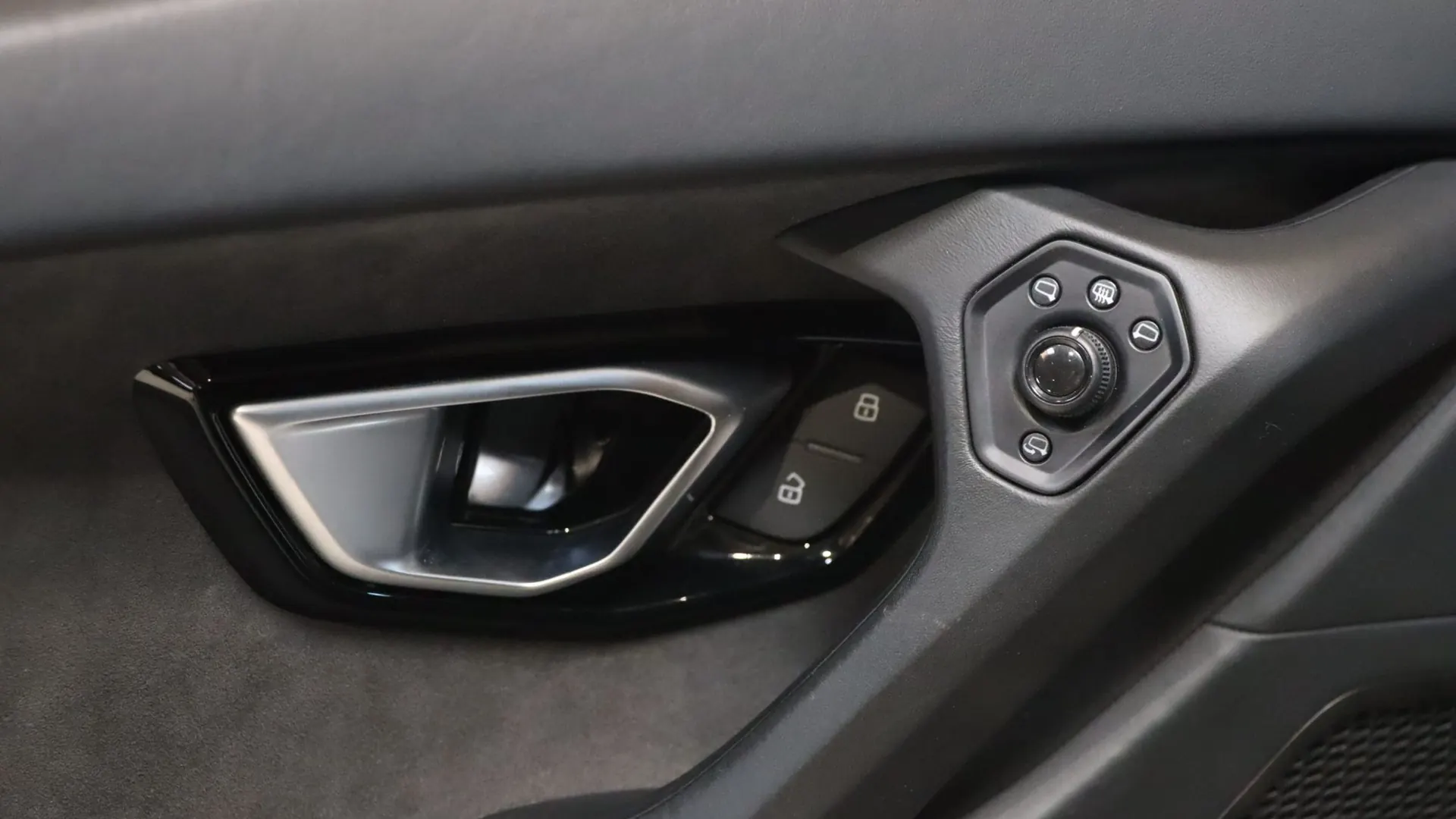 Lamborghini HURACAN — photo 12