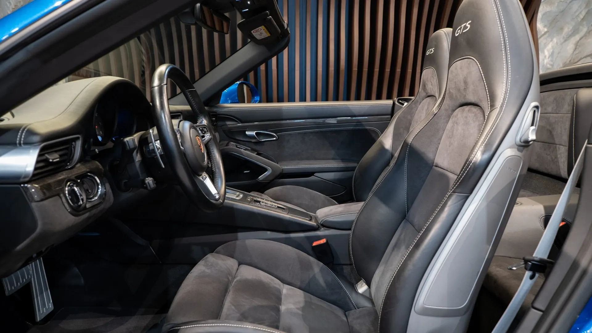 Porsche 911 — photo 8