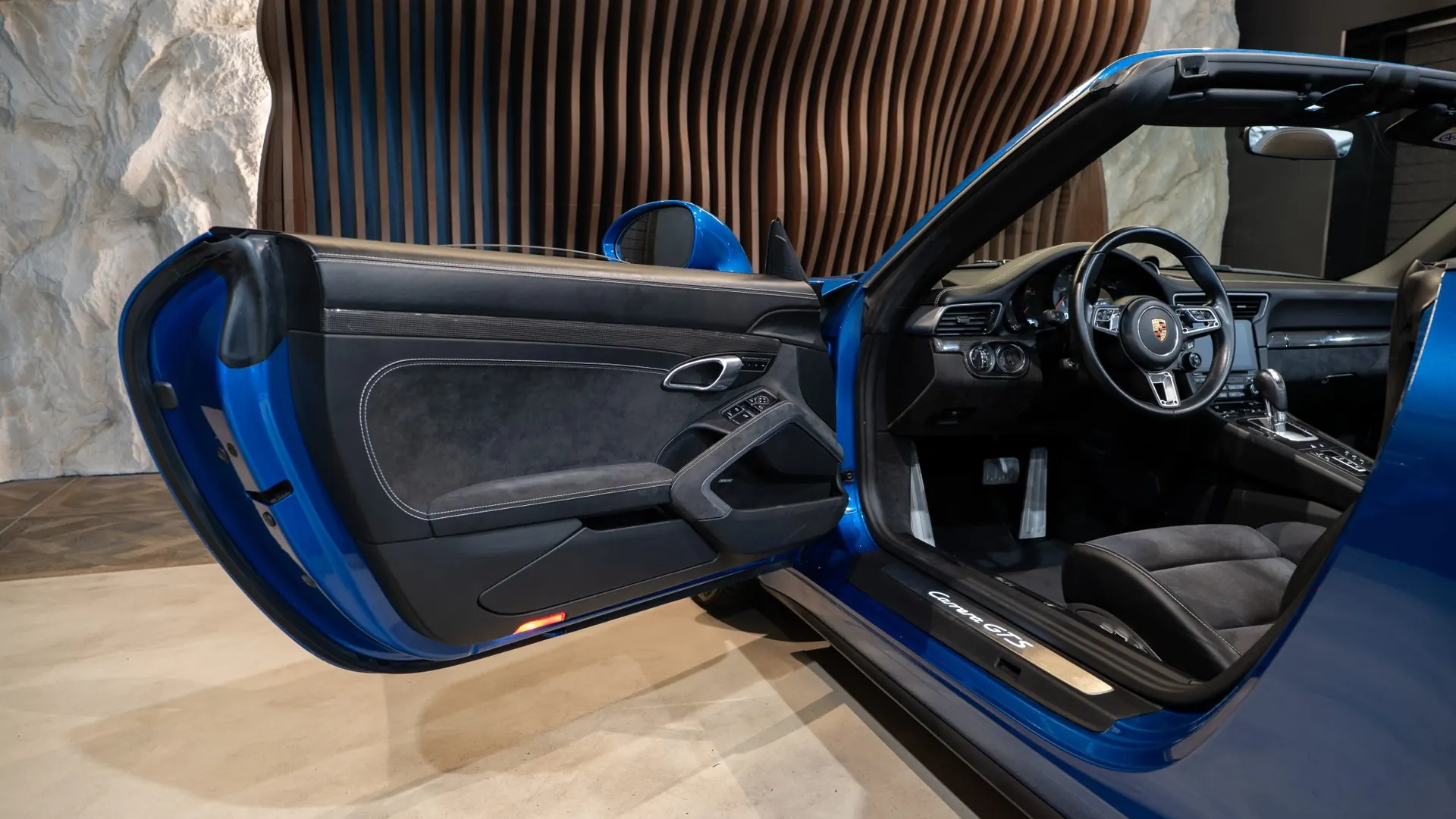 Porsche 911 — photo 11