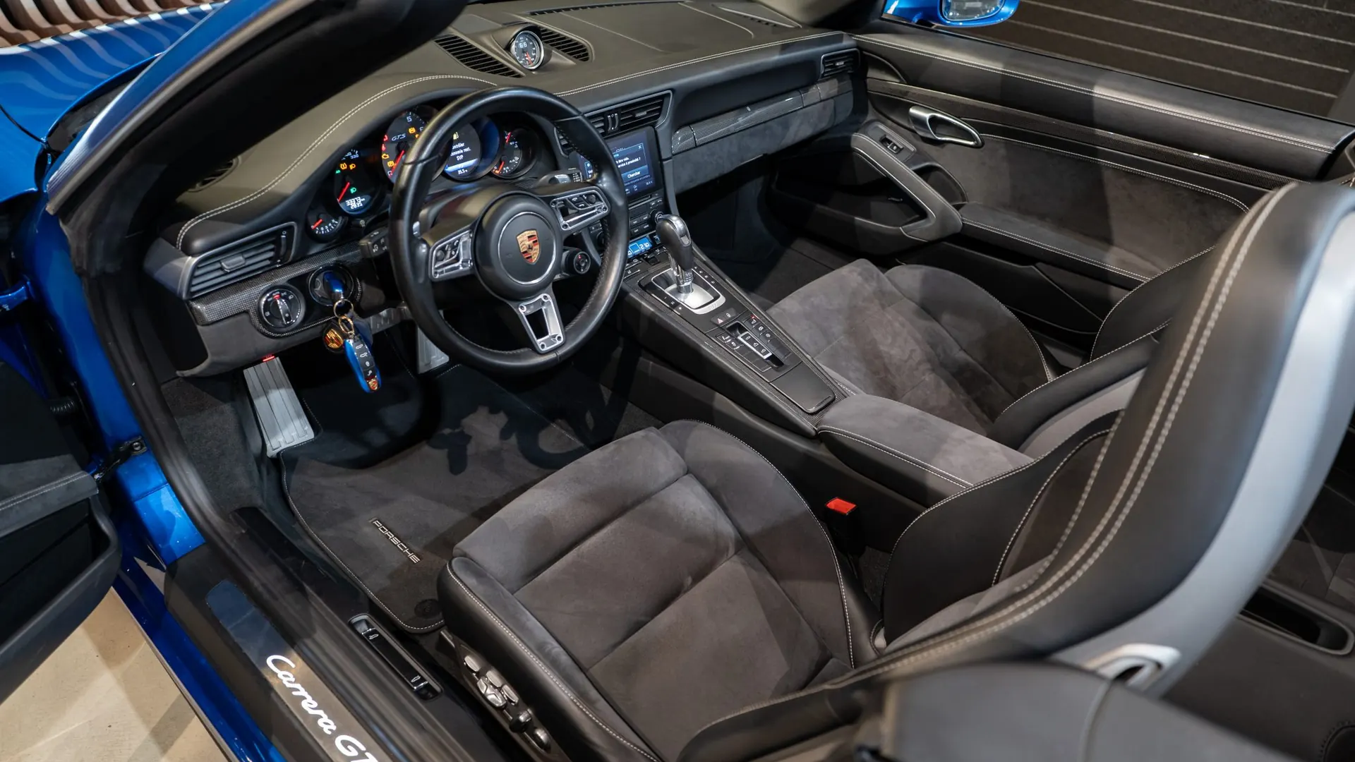 Porsche 911 — photo 18