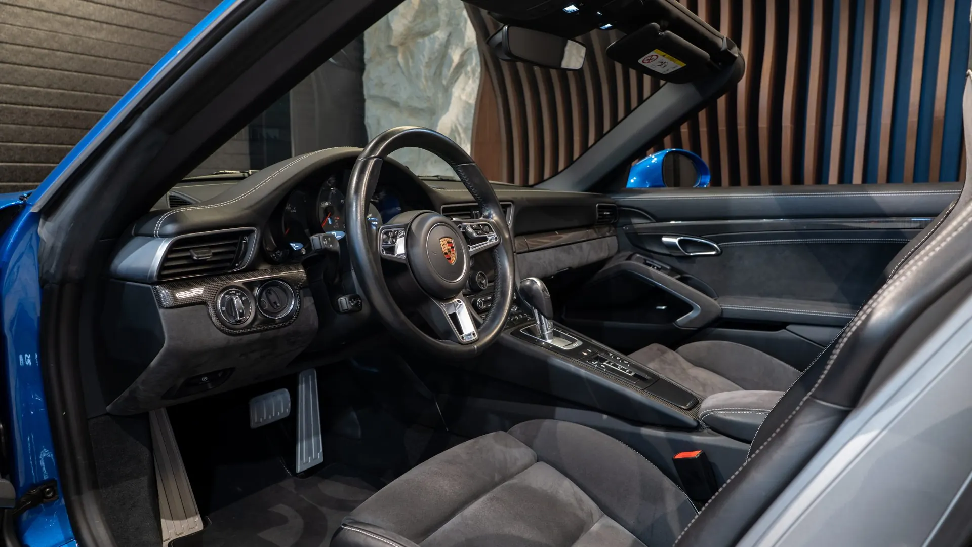 Porsche 911 — photo 9