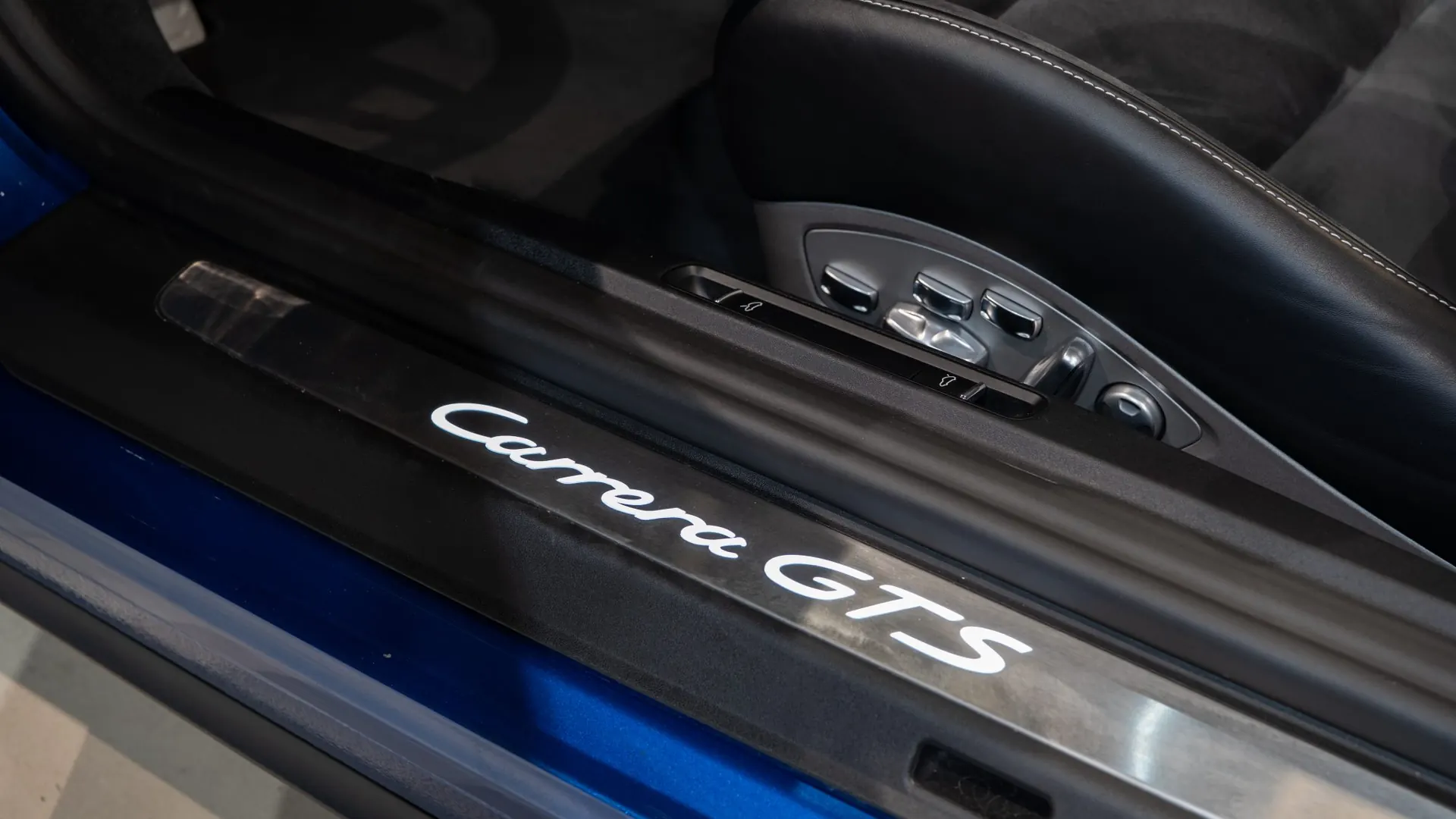 Porsche 911 — photo 17