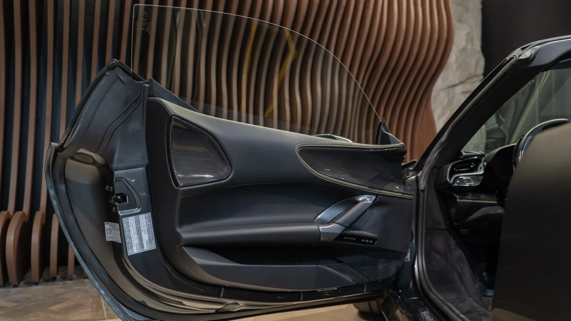Ferrari SF90 — photo 11