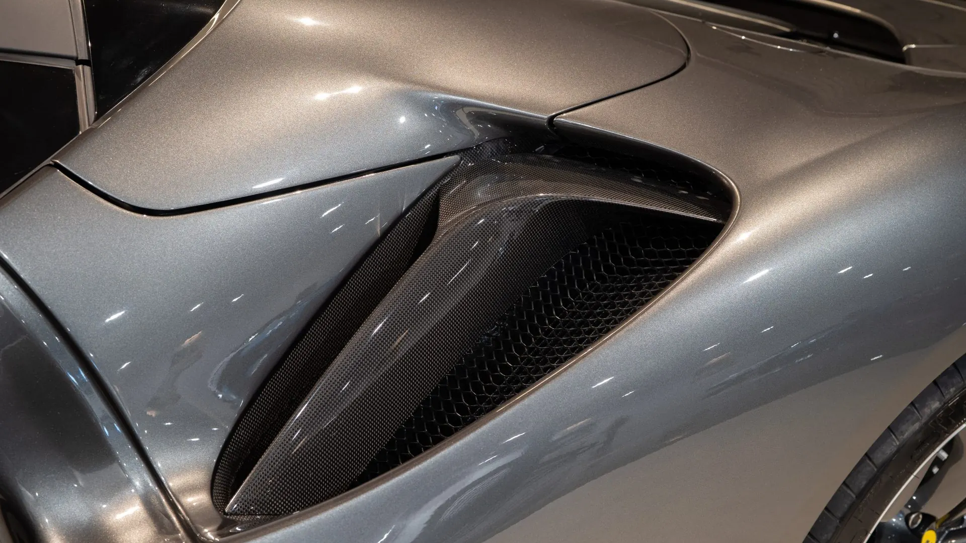 Ferrari SF90 — photo 39