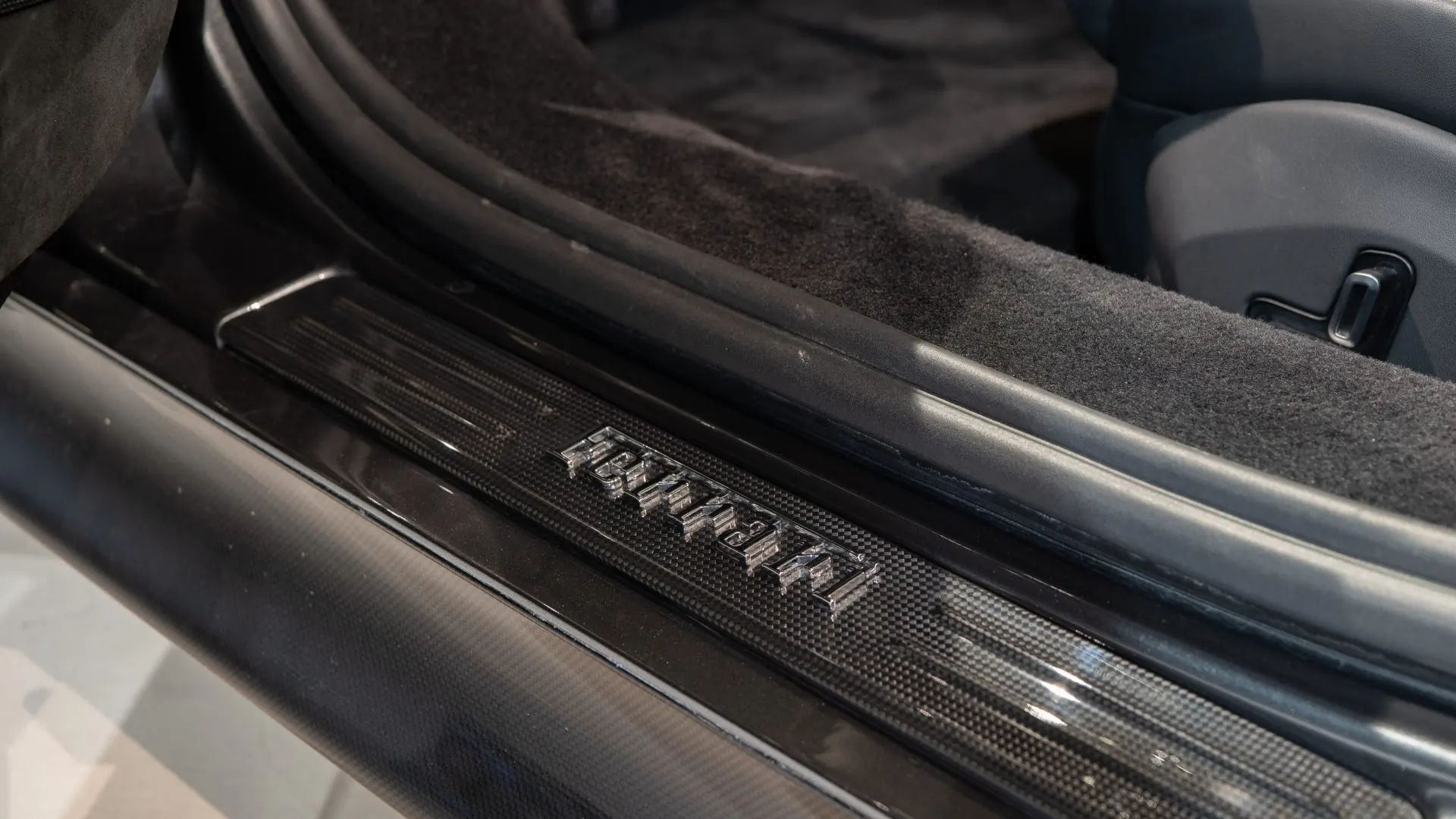 Ferrari SF90 — photo 12