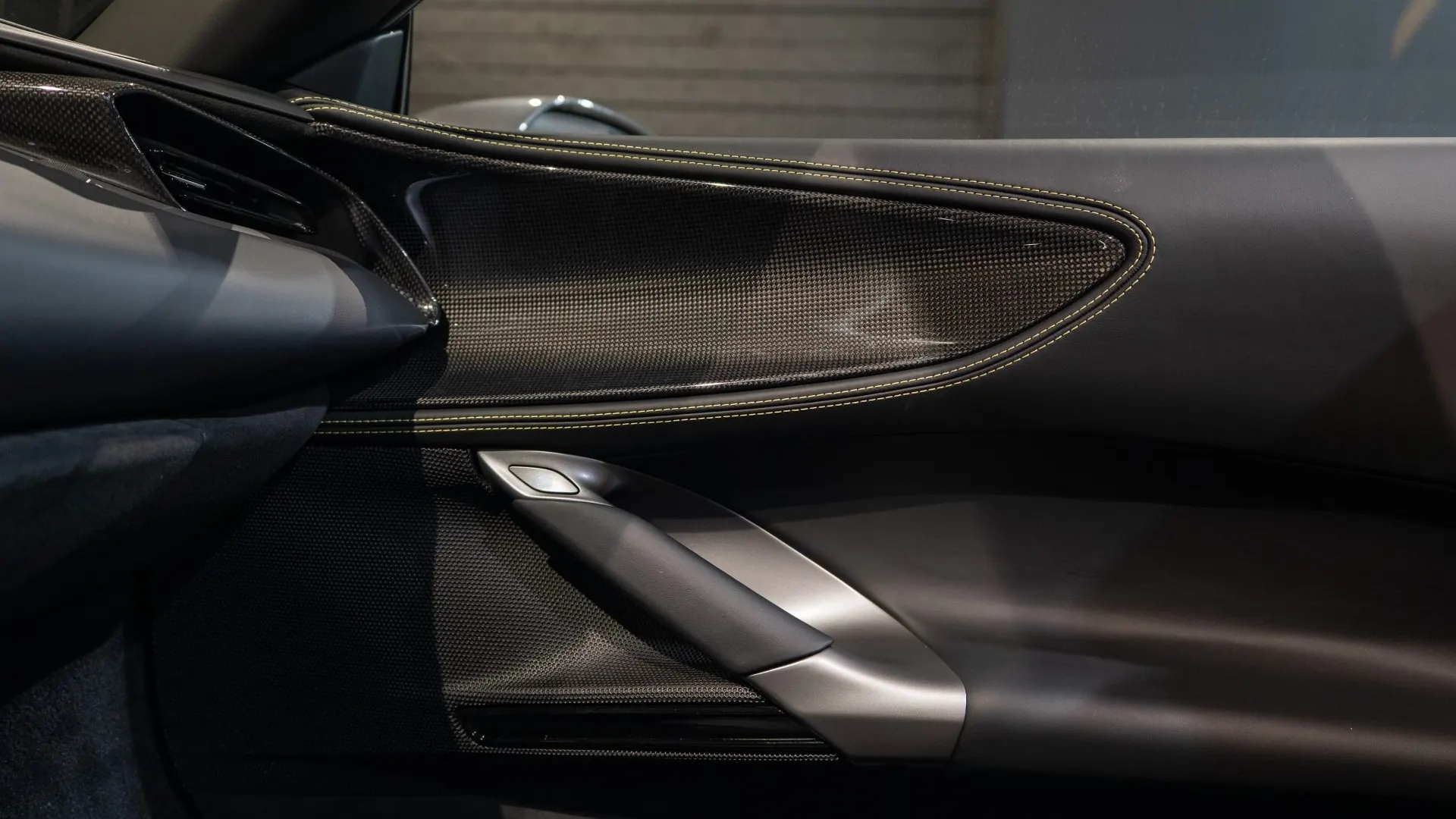 Ferrari SF90 — photo 19