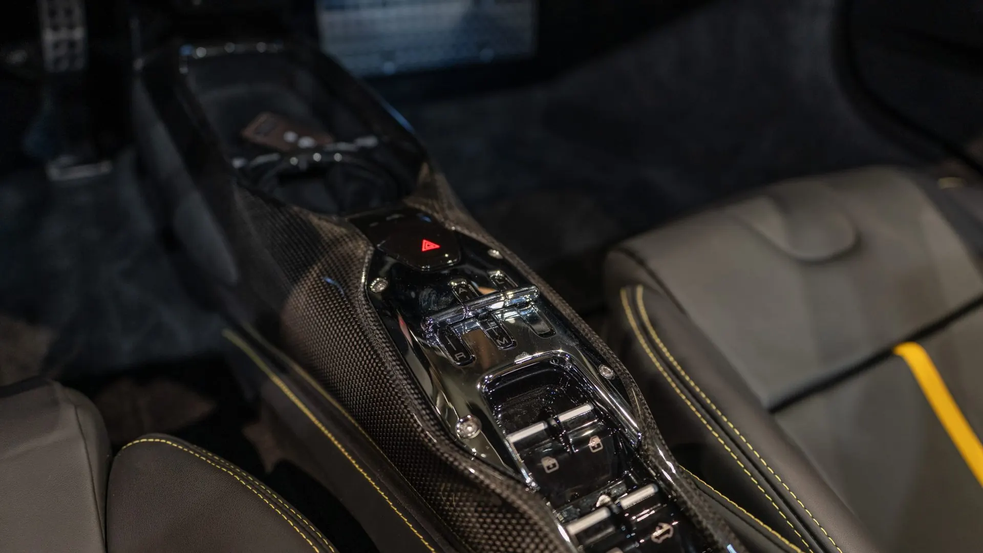Ferrari SF90 — photo 17