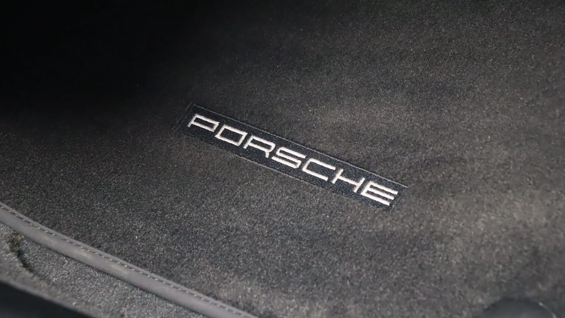Porsche 911 — photo 13