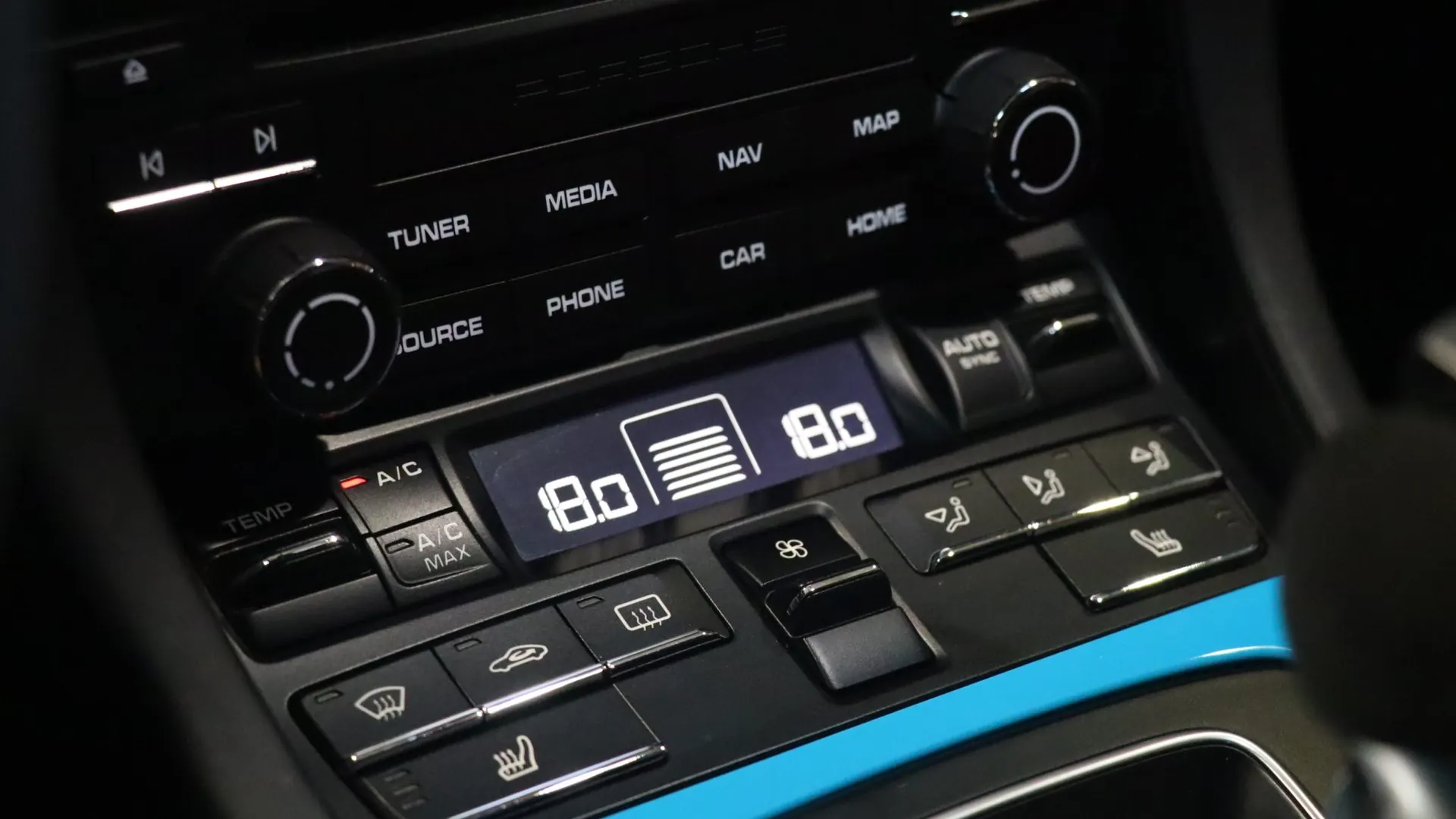 Porsche 911 — photo 27