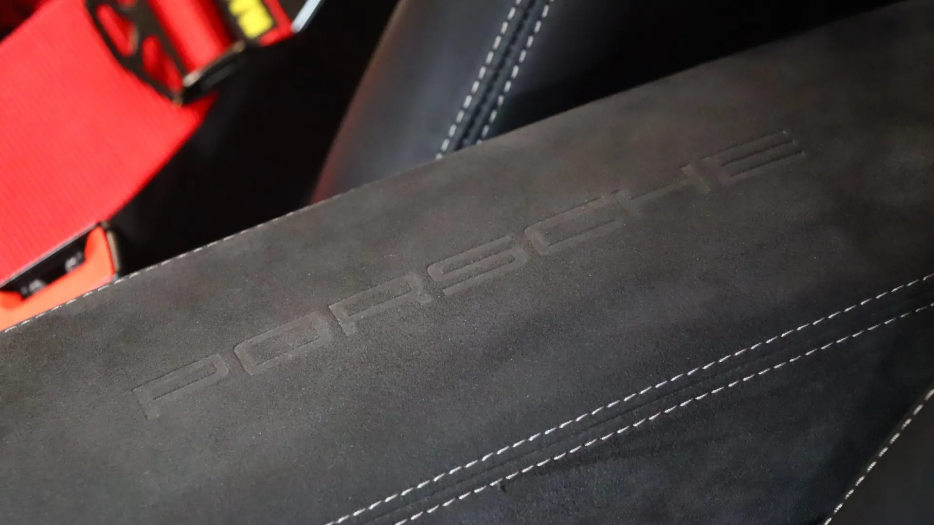 Porsche 911 — photo 31