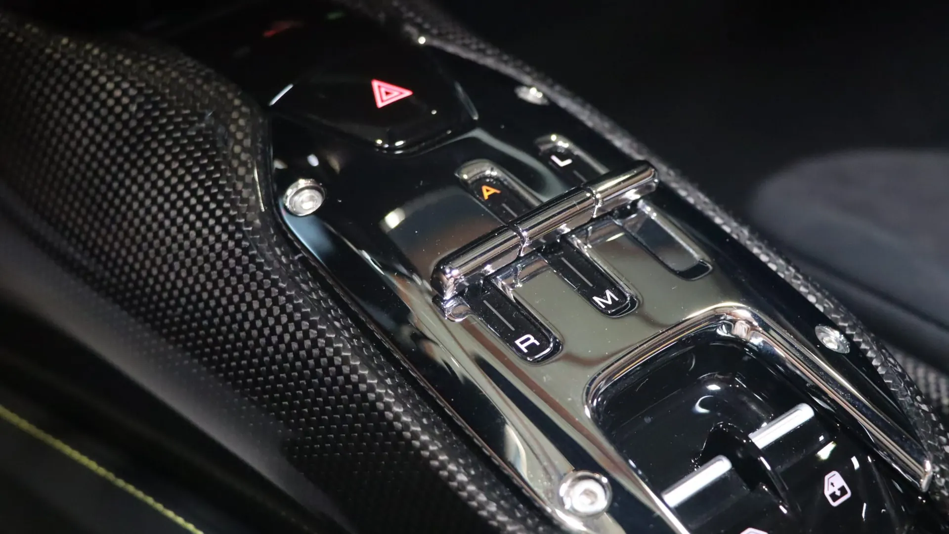Ferrari SF90 — photo 30