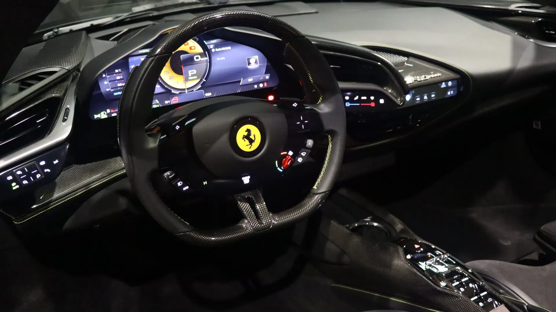 Ferrari SF90 — photo 15