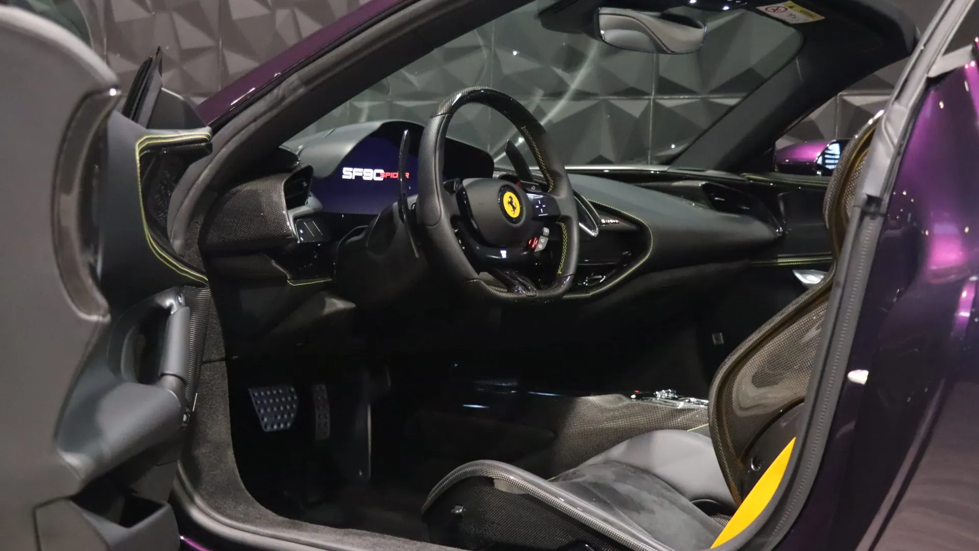 Ferrari SF90 — photo 9