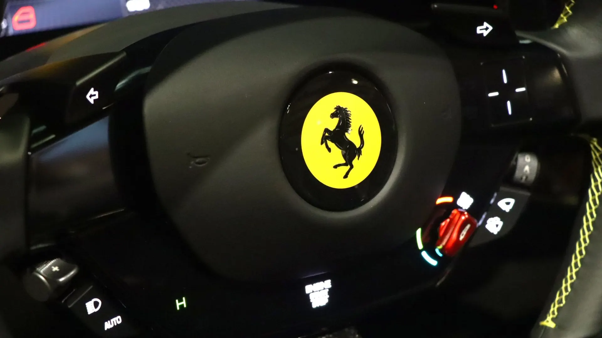 Ferrari SF90 — photo 21
