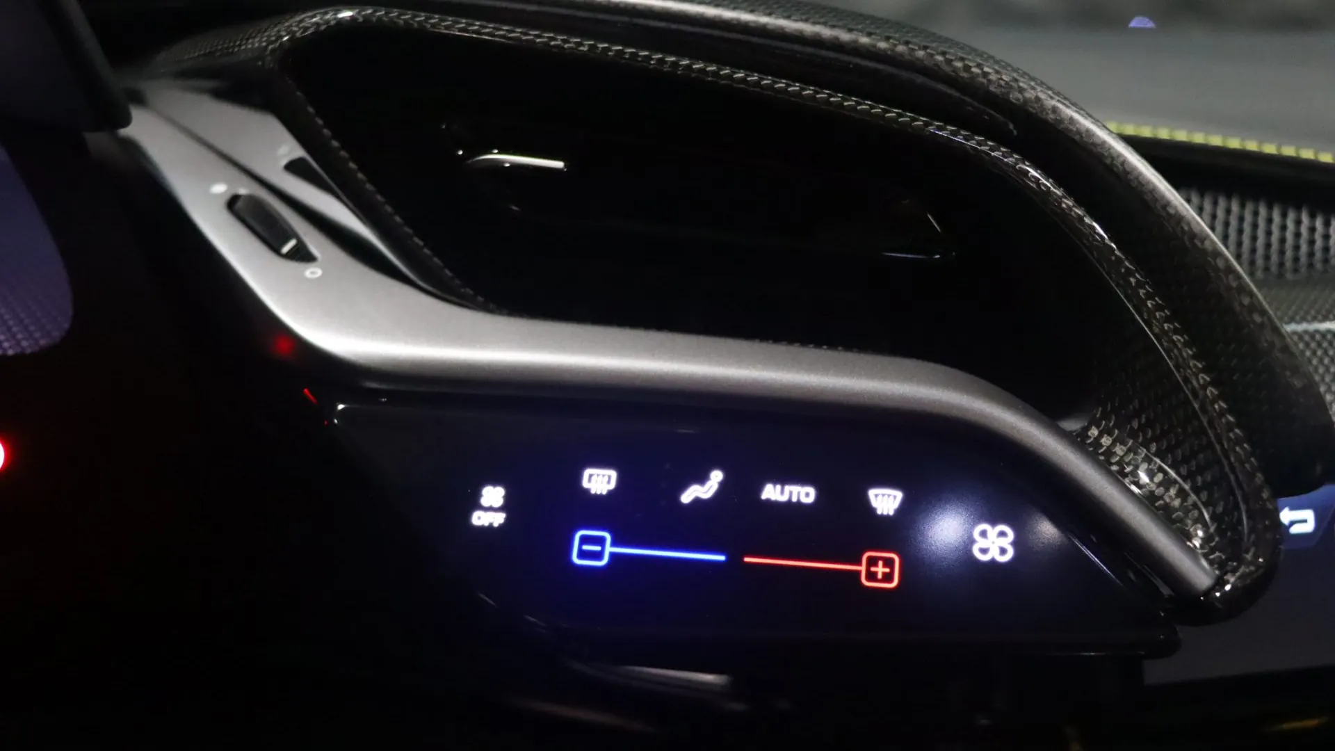 Ferrari SF90 — photo 25