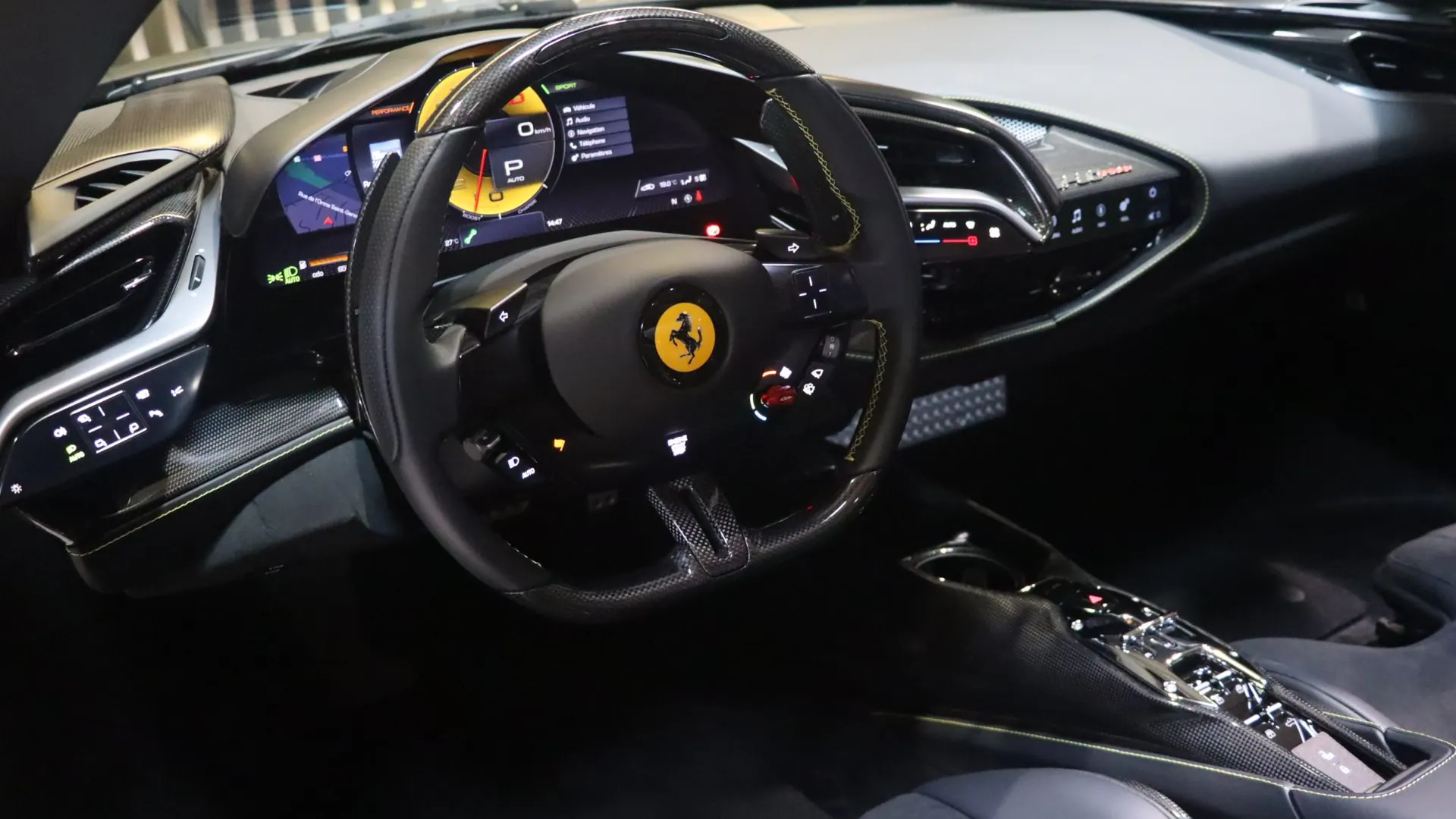 Ferrari SF90 — photo 16