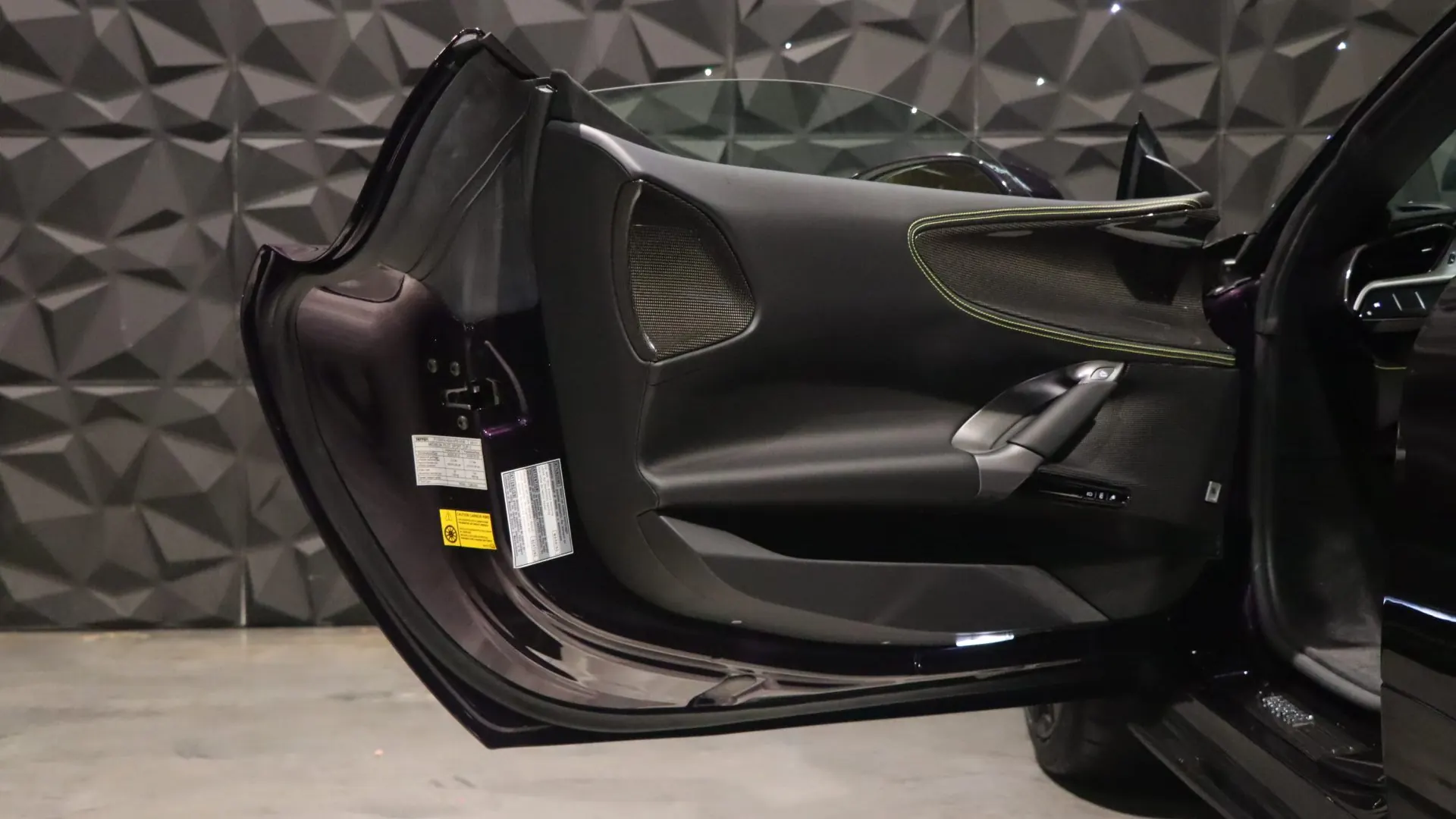 Ferrari SF90 — photo 10